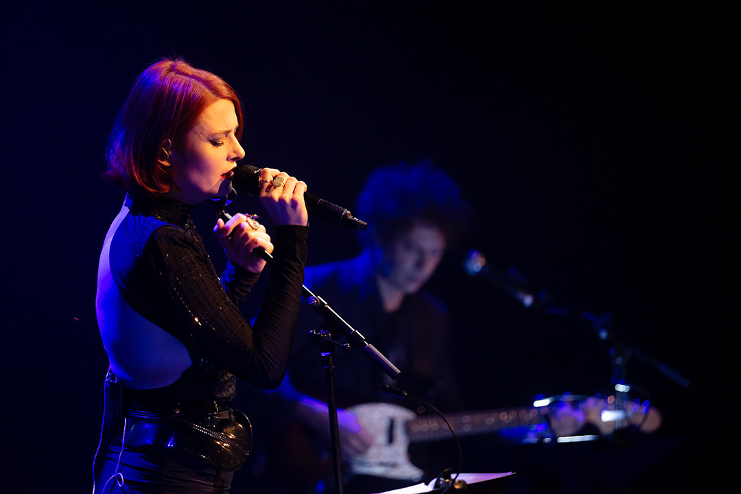 ELODIE FREGE & NICOLAS COMMENT