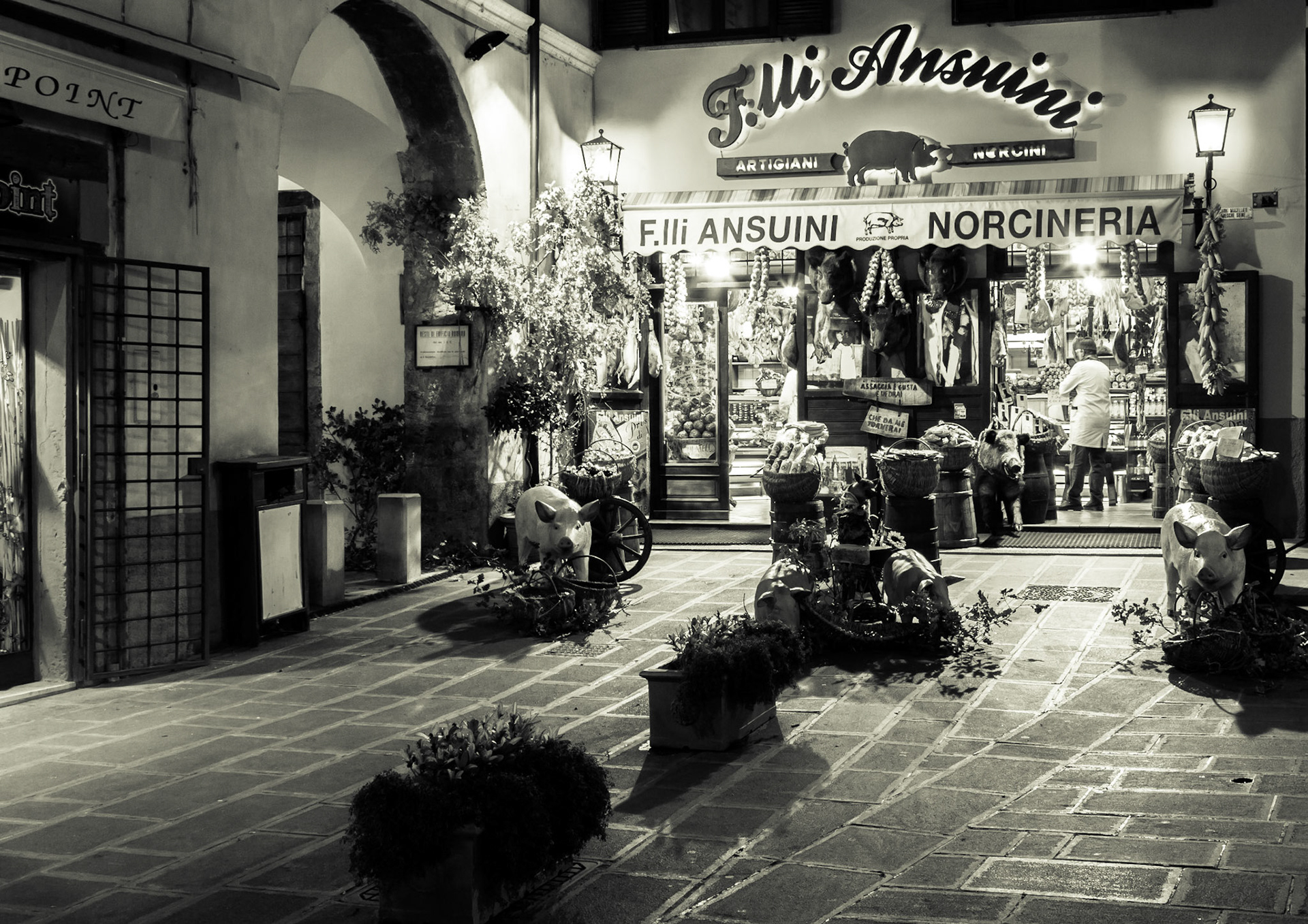 Con un cognome così potevano fare un'altro mestiere?... e meno male perchè fanno dei salumi da favola.