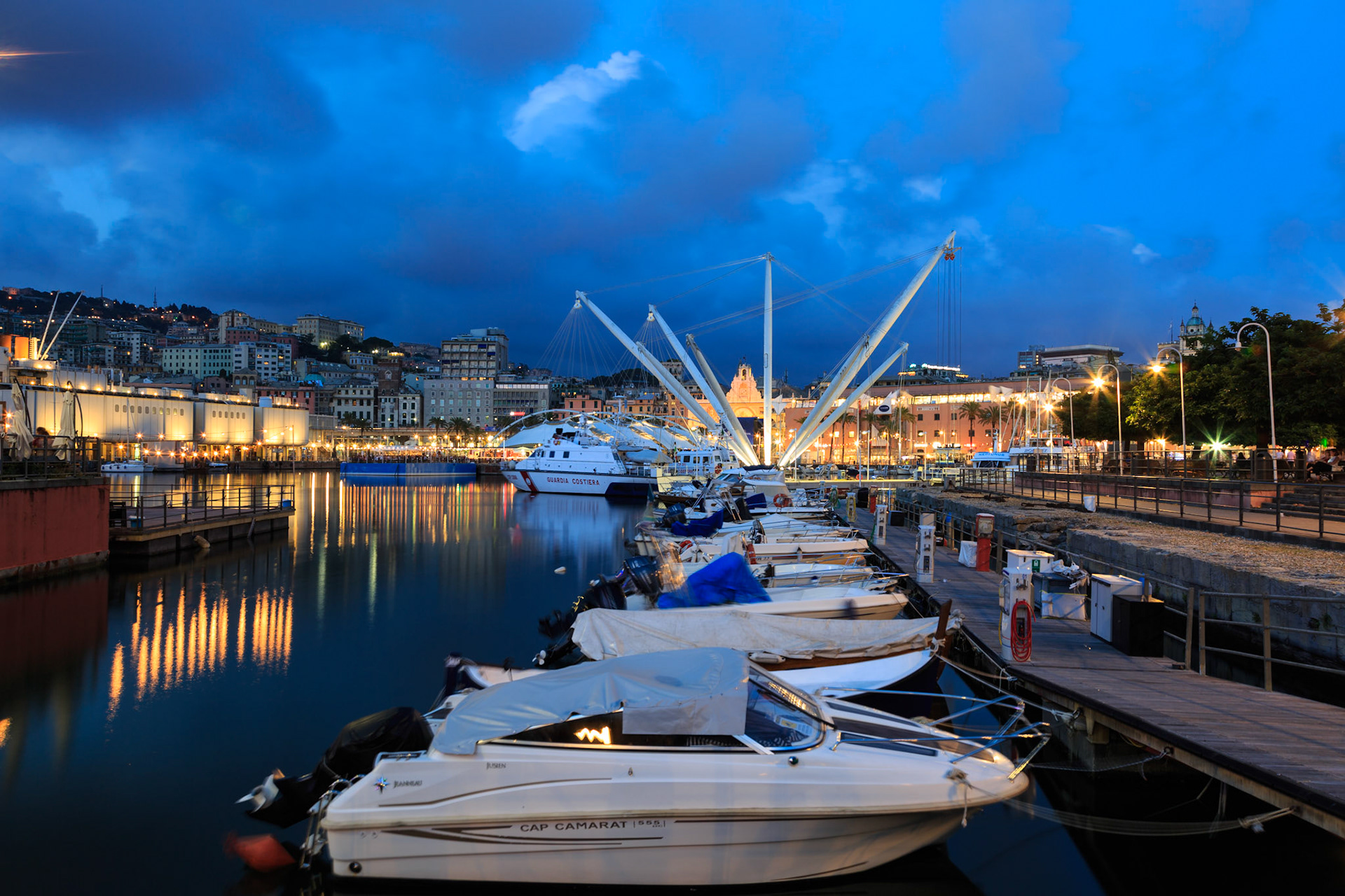 Porto Antico Genova #shotz_of_liguria #italiainunoscatto #ig_italia #shotz_of_italia #MeiCaPicture #volgoitalia#art #artist #artoftheday #artsy #beautiful #creative #draw #drawing #gallery #graphic #graphics #illustration #instaart #instaartist #instagood #masterpiece #painting #paper #pen #pencil #photooftheday #meteo_limet #notturno