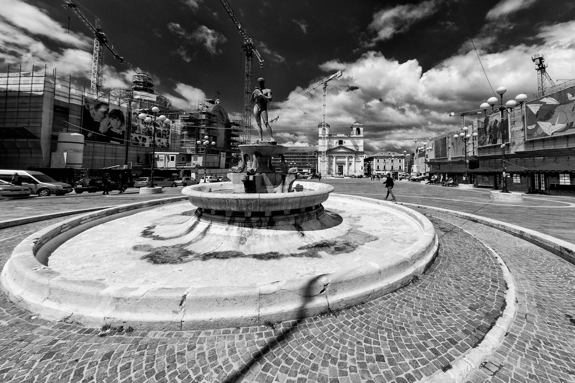 Dopo 9 anni ancora troppo rimane da fare, ma gli Abruzzesi dovranno riappropiarsi della loro spendida città.