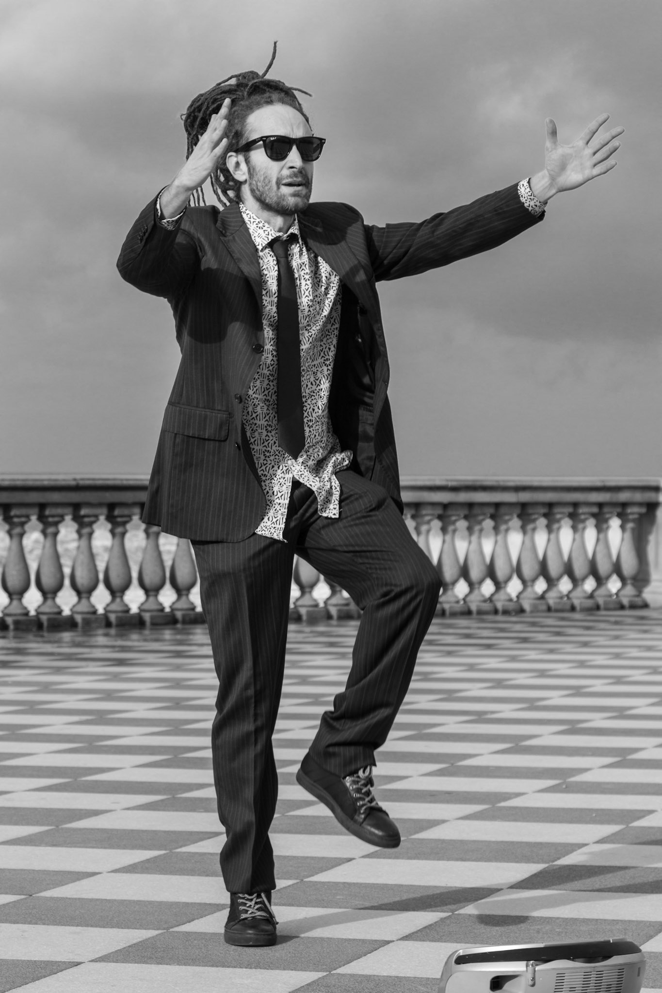 Nico Royale è la nuova voce del reggae proveniente dall'Appennino bolognese.

Attivo dai primi anni del 2000 con il sound Casalypso e poi in studio con Forward the Bass, è conosciuto per la sua voce melodica ma allo stesso tempo esplosiva. La sua energia nei live lo ha portato a dividere la scena con artisti del calibro di Jah Cure, Million Style, Collie Buddz, Sud Sound System, partecipando varie volte al Rototom Sunsplash e ad eventi internazionali. Nel 2005 vive per un anno a Città del Messico, entra in contatto con la scena reggae della zona, e riscuote un ottimo successo di pubblico che gli permette di esibirsi a Panama, Cuba, e in varie zone del Messico, pubblicando anche il suo primo demo.