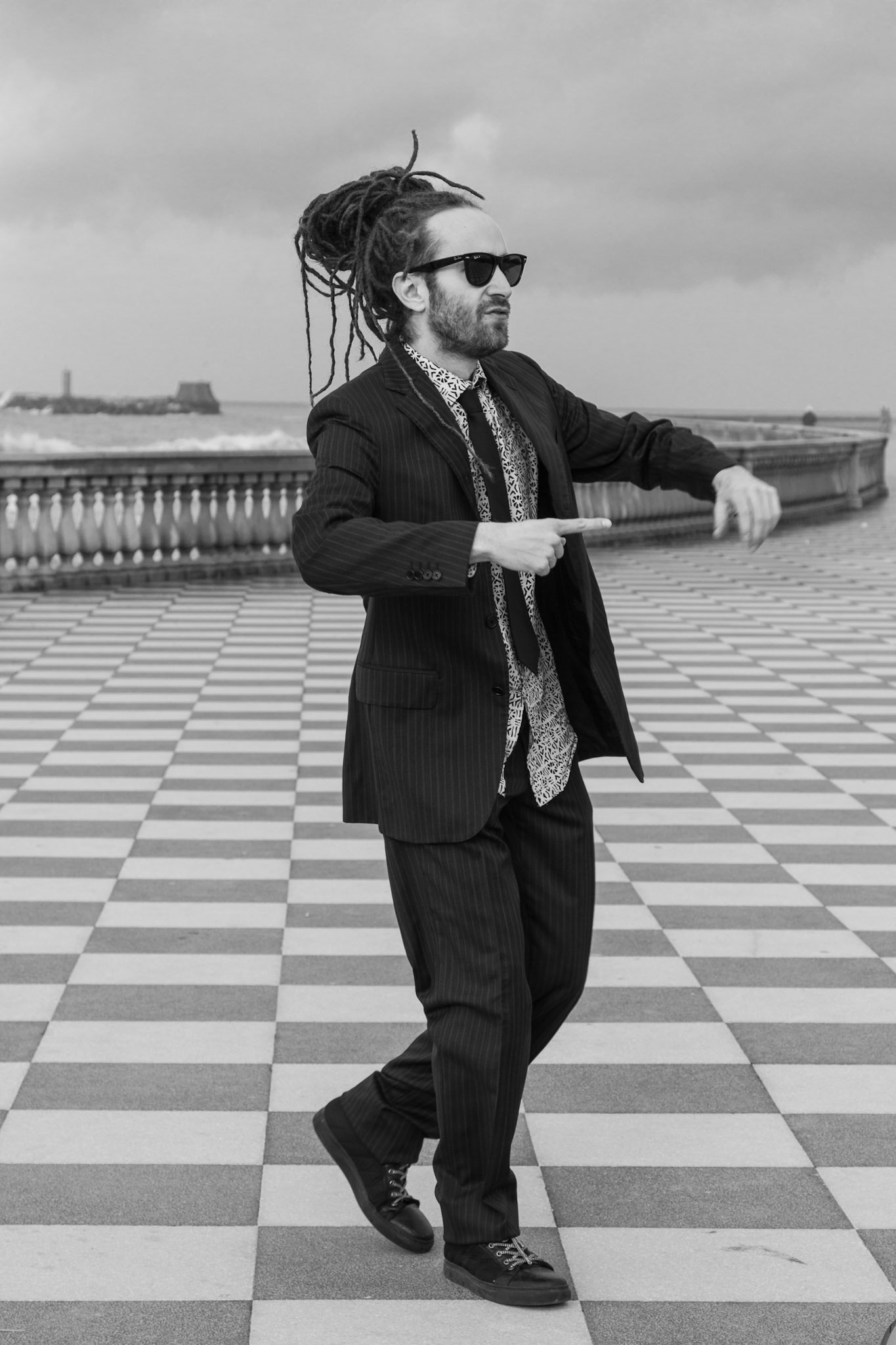 Nico Royale è la nuova voce del reggae proveniente dall'Appennino bolognese.

Attivo dai primi anni del 2000 con il sound Casalypso e poi in studio con Forward the Bass, è conosciuto per la sua voce melodica ma allo stesso tempo esplosiva. La sua energia nei live lo ha portato a dividere la scena con artisti del calibro di Jah Cure, Million Style, Collie Buddz, Sud Sound System, partecipando varie volte al Rototom Sunsplash e ad eventi internazionali. Nel 2005 vive per un anno a Città del Messico, entra in contatto con la scena reggae della zona, e riscuote un ottimo successo di pubblico che gli permette di esibirsi a Panama, Cuba, e in varie zone del Messico, pubblicando anche il suo primo demo.