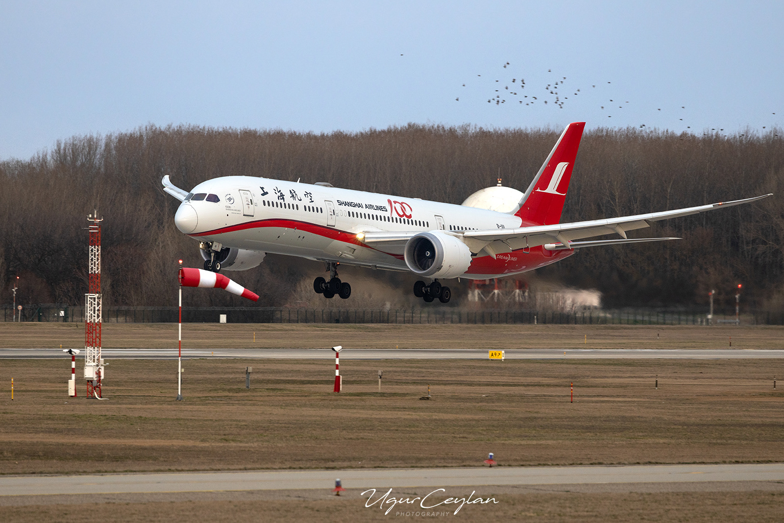 Boeing 787-9 - Shanghai Airlines [BUD] 