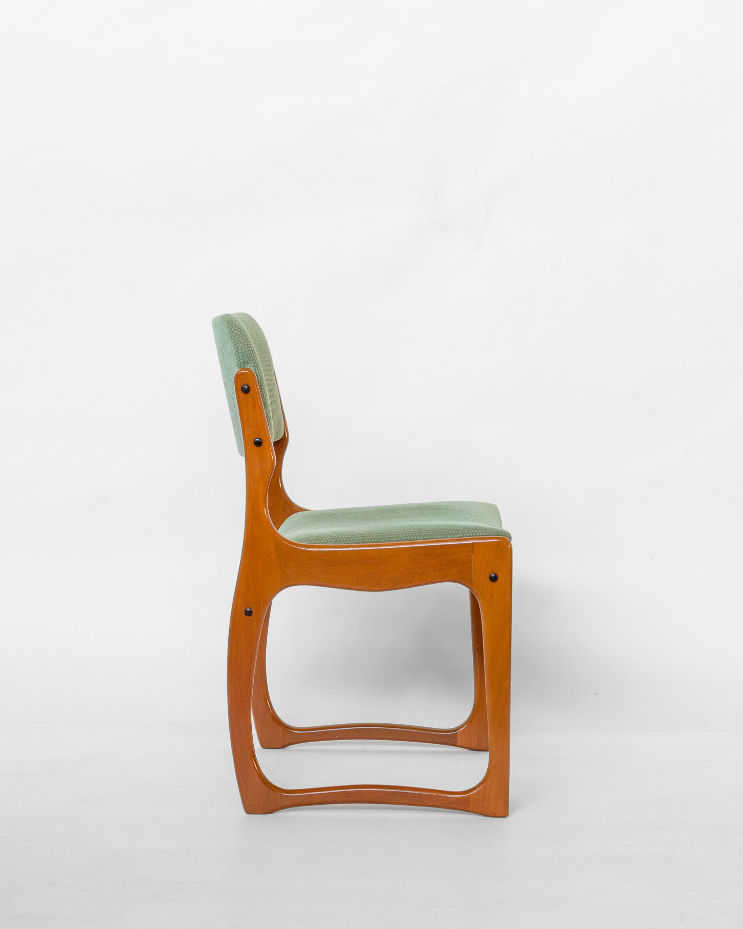 Sled-leg dining chairs
