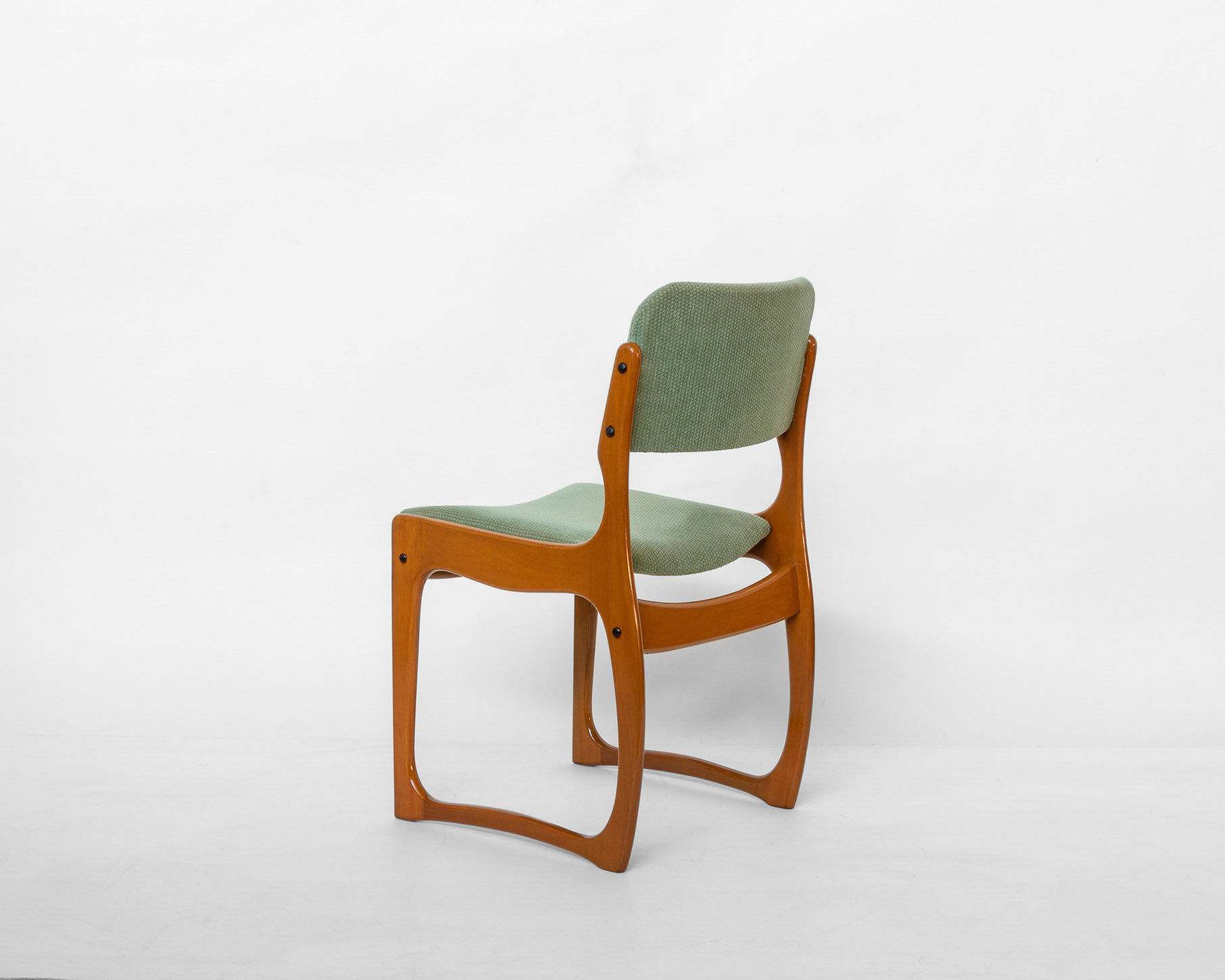 Sled-leg dining chairs