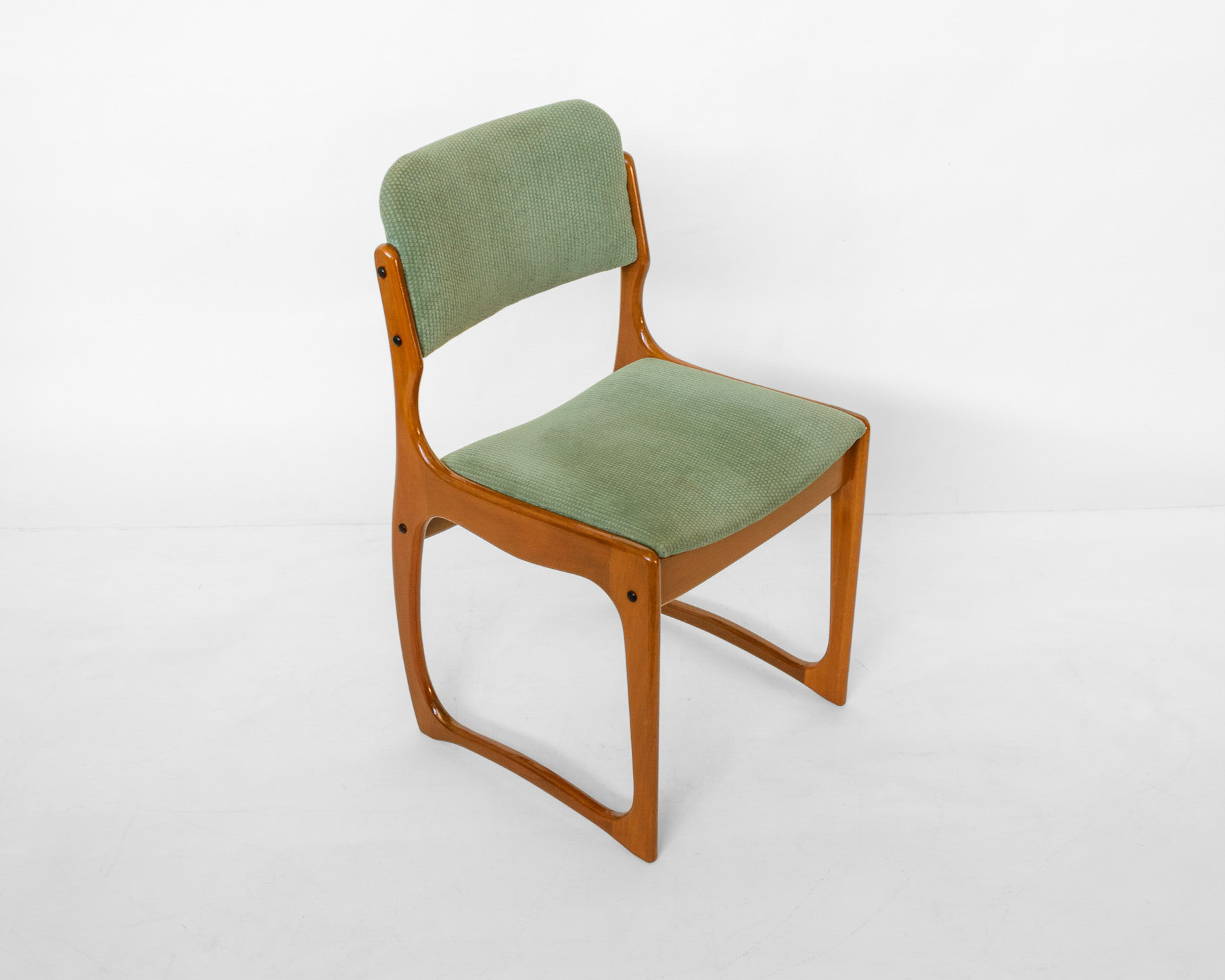 Sled-leg dining chairs
