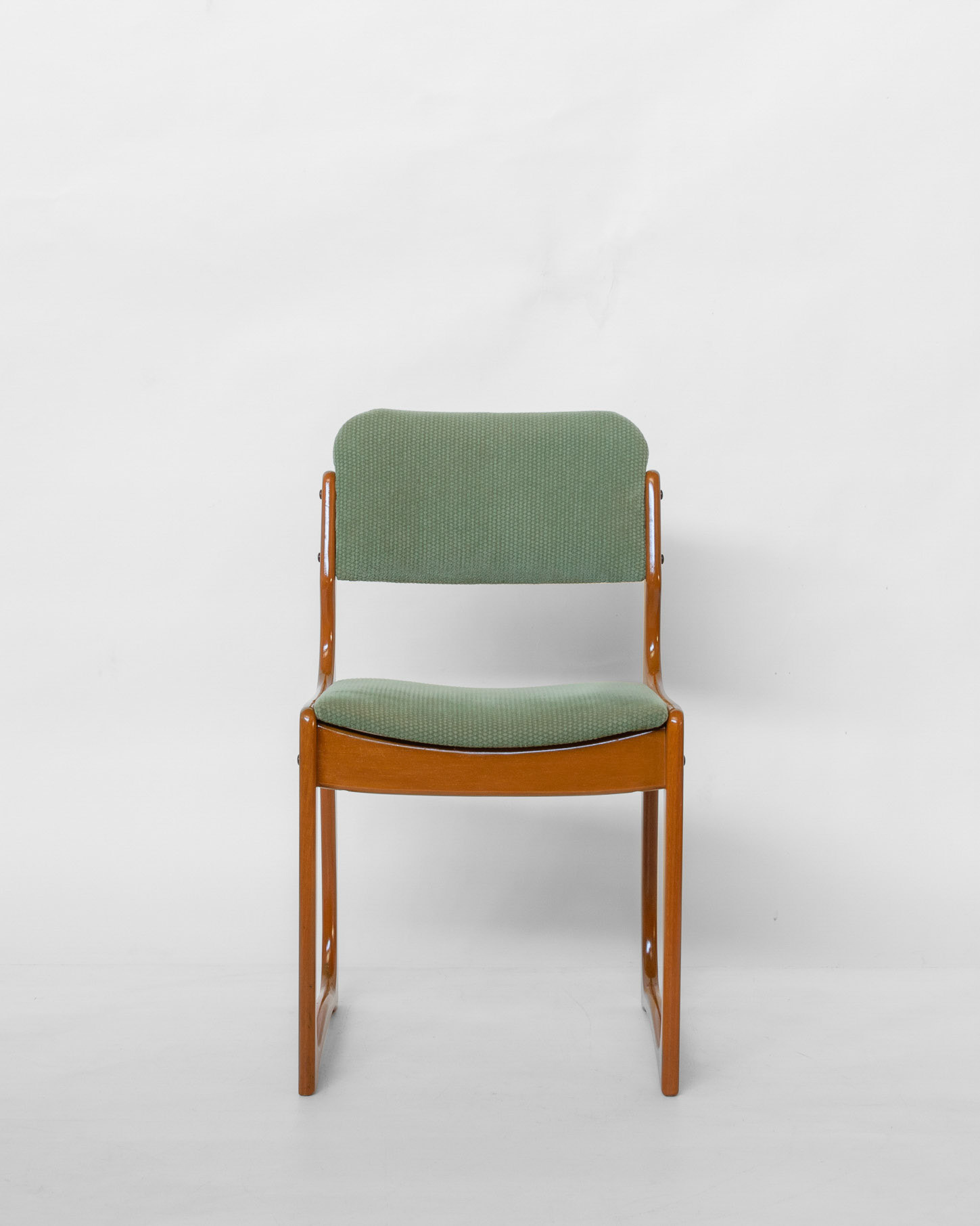 Sled-leg dining chairs