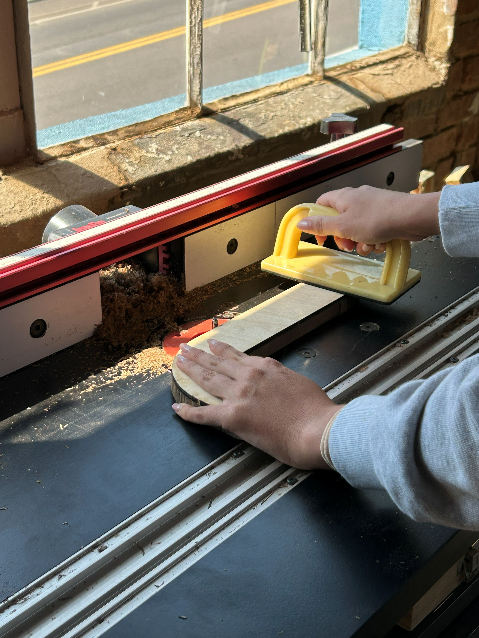 Image 24 | Routing the Straight Edges and the Tight Curves of the S-curve Leg Using the Table Router