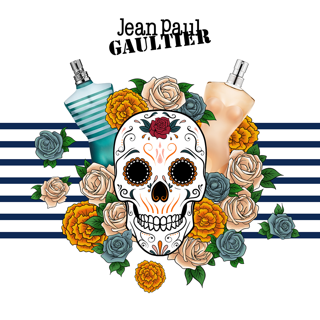 crâne mexicain de la fête des mort avec flacons de parfums et fleurs