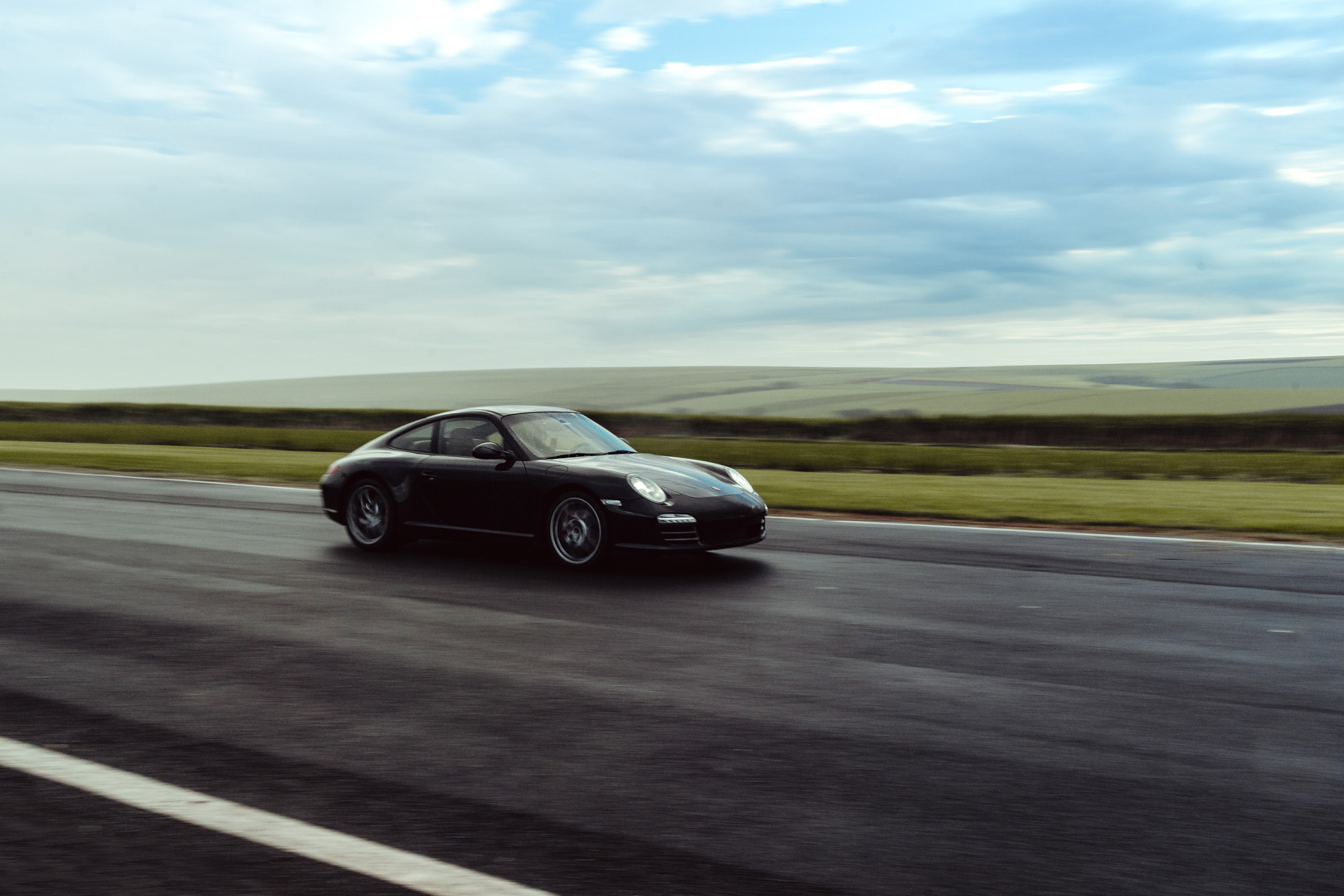 Porsche Carrera 4S | Projeto autoral, realizado num aeroporto particular.