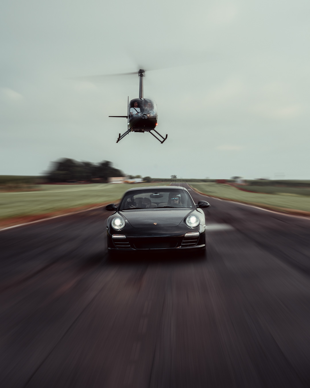 Porsche Carrera 4S | Projeto autoral, realizado num aeroporto particular.