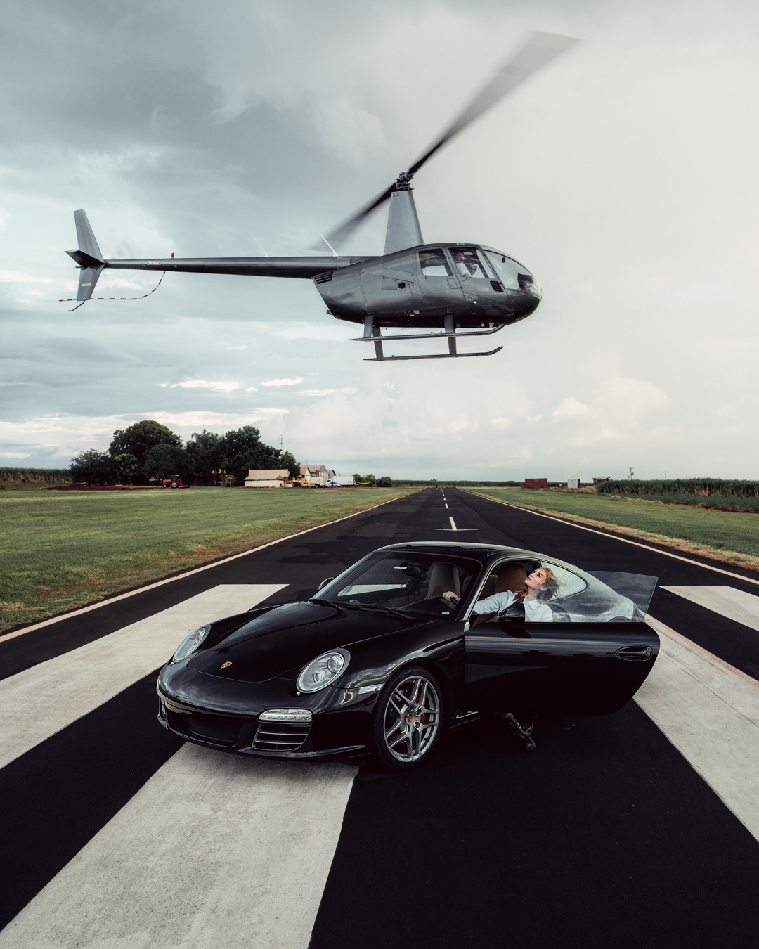 Porsche Carrera 4S | Projeto autoral, realizado num aeroporto particular.