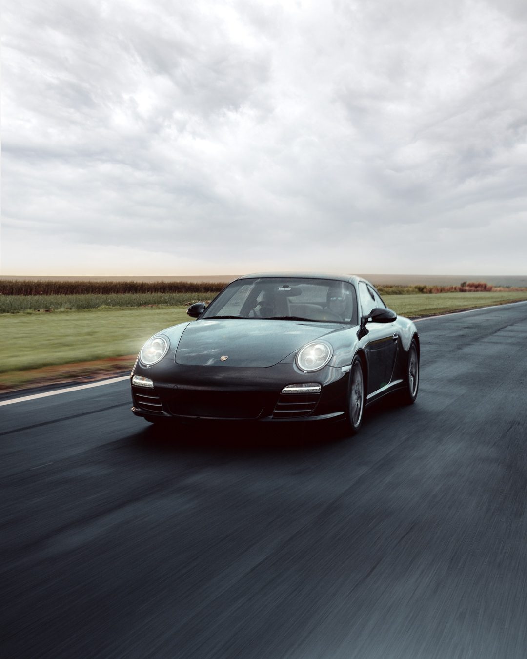 Porsche Carrera 4S | Projeto autoral, realizado num aeroporto particular.