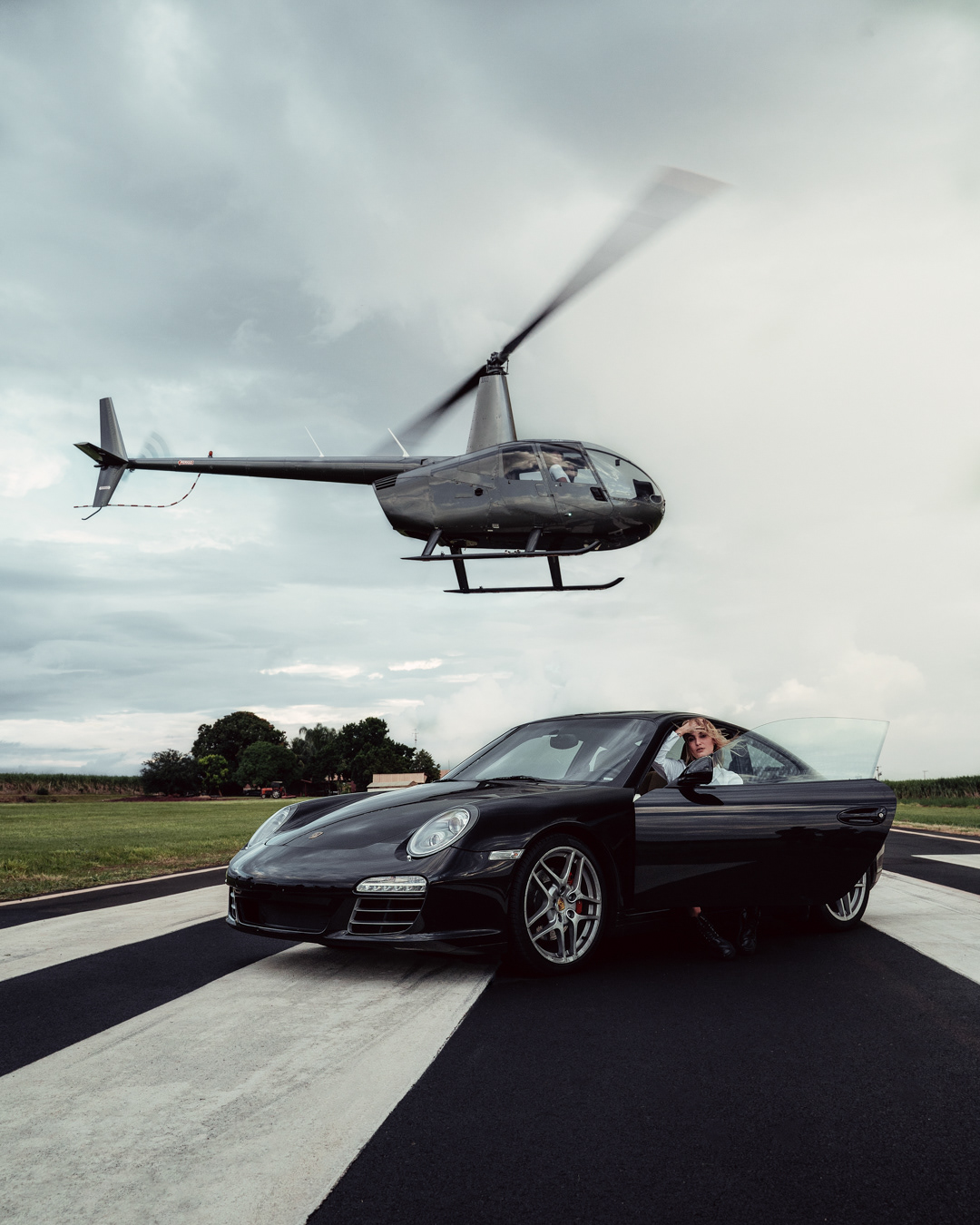 Porsche Carrera 4S | Projeto autoral, realizado num aeroporto particular.
