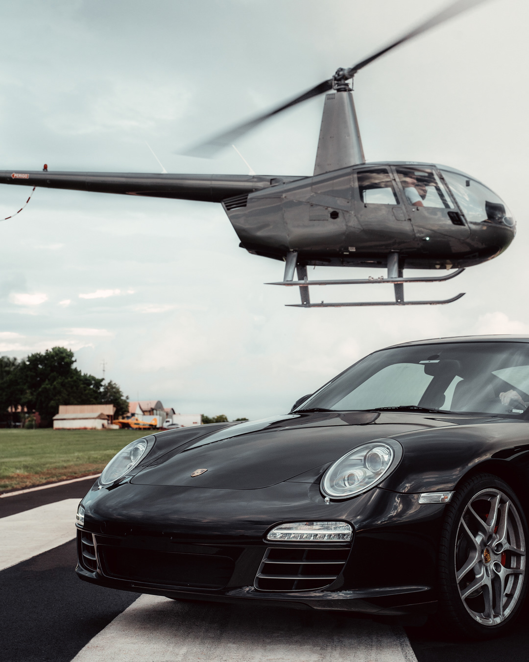 orsche Carrera 4S | Projeto autoral, realizado num aeroporto particular.