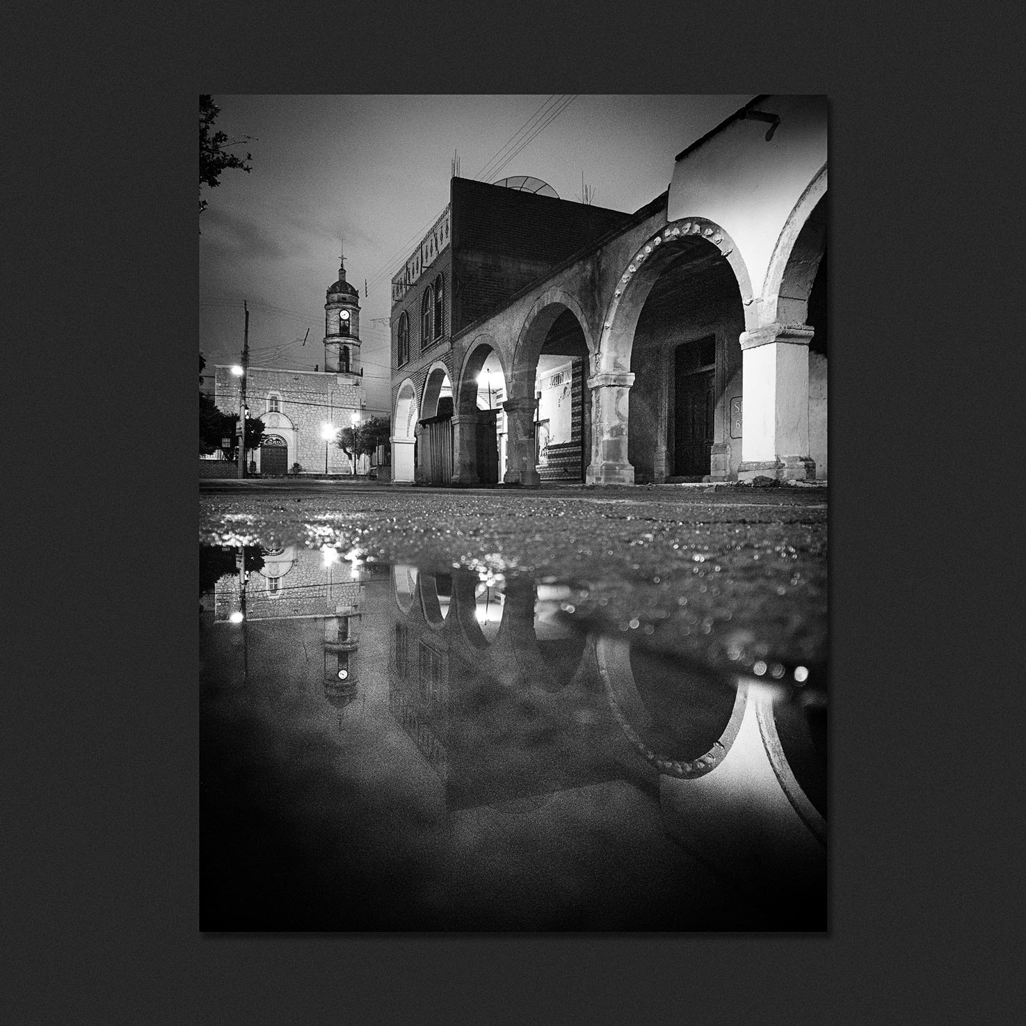 Centro de la ciudad tras la lluvia.