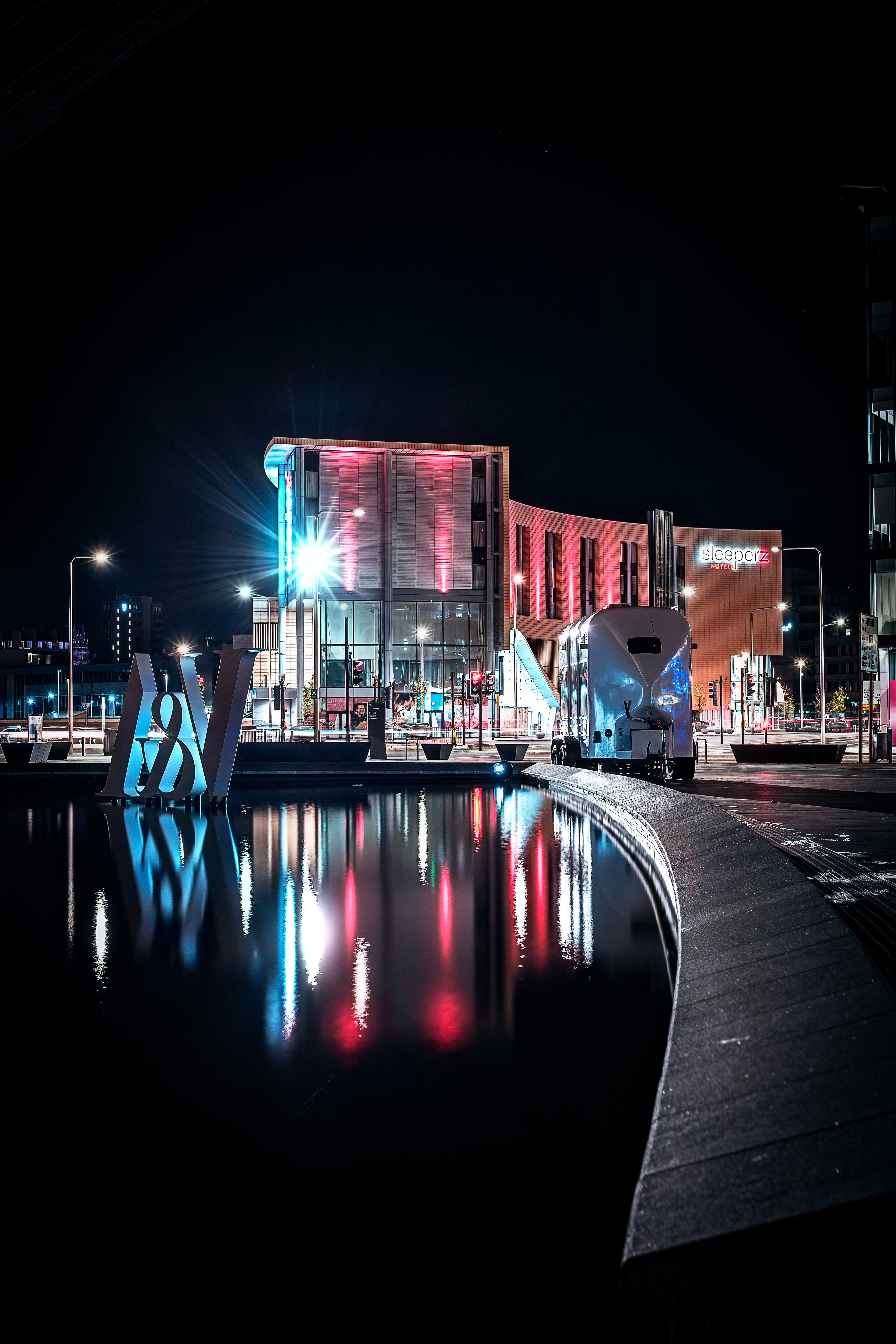 V&A Sign and Sleeperz Hotel, Dundee