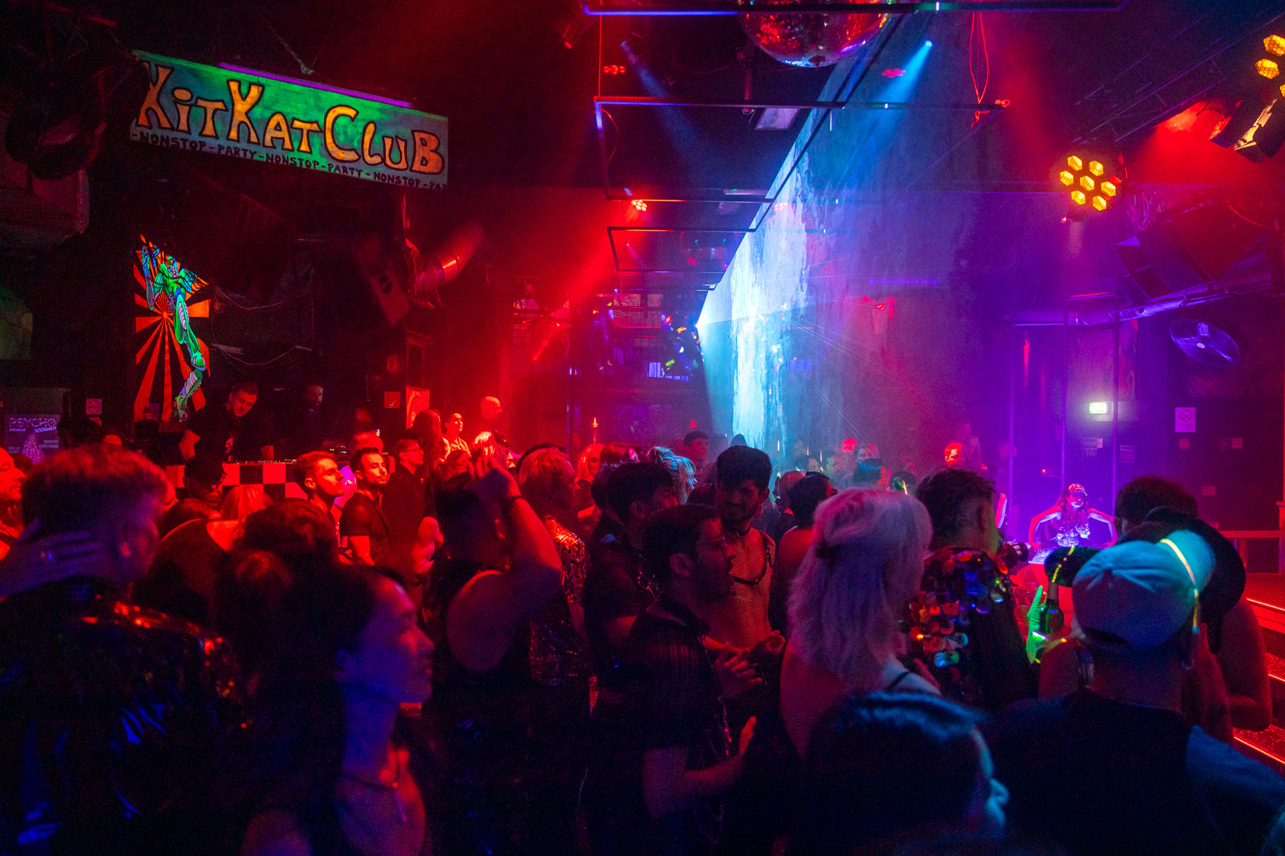 Tracey Snelling Art Presentation at KitKat