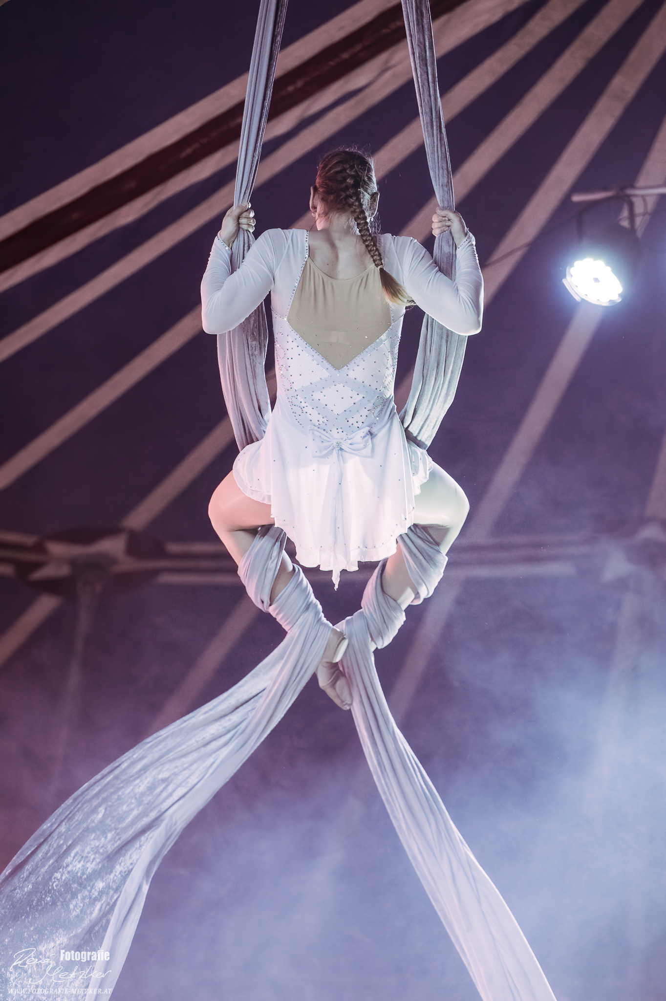 Andrea Veizerova - Wintercircus