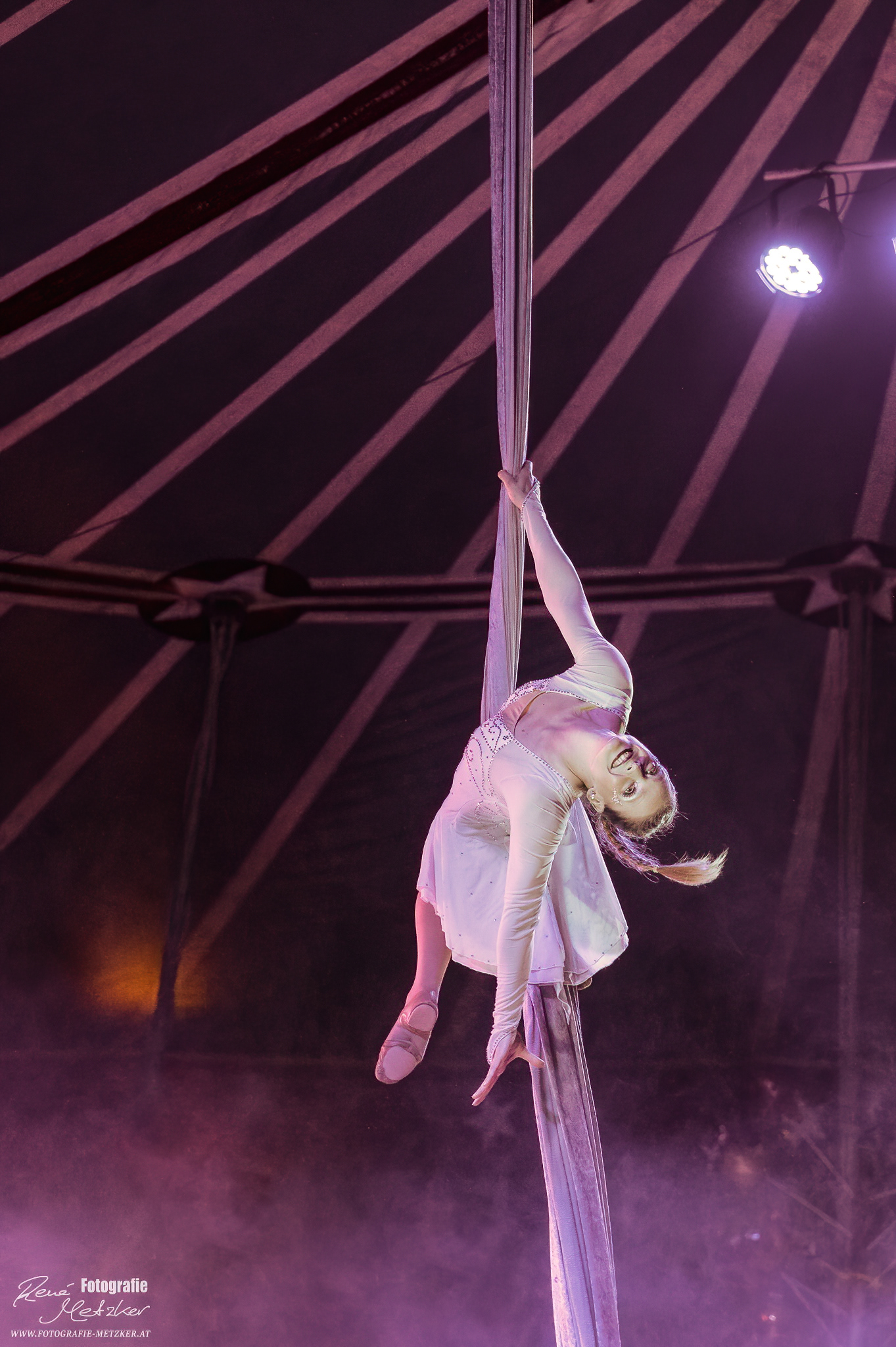 Andrea Veizerova - Wintercircus