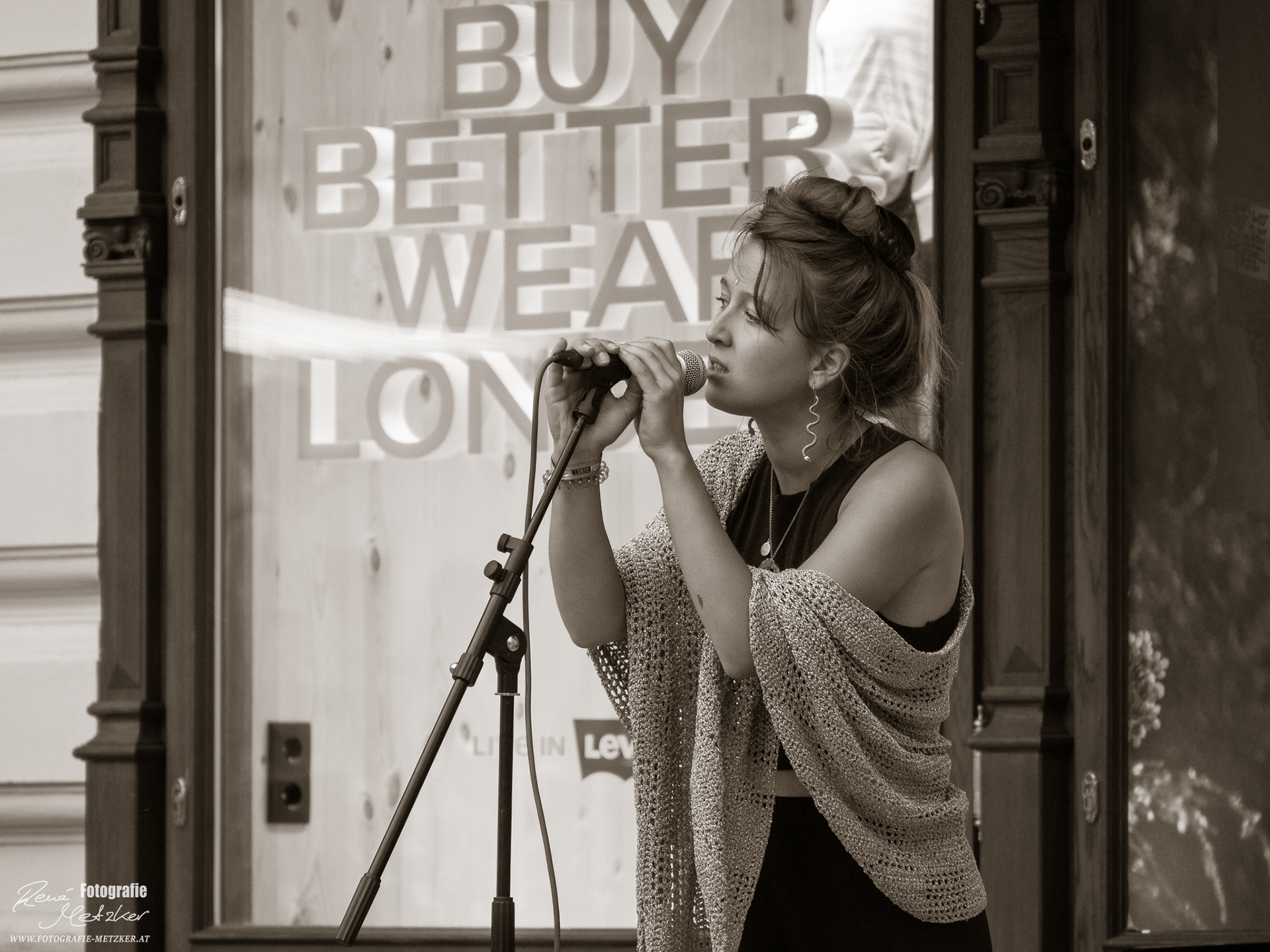 The Girl with the Tracy Chapman Songs from the Corner