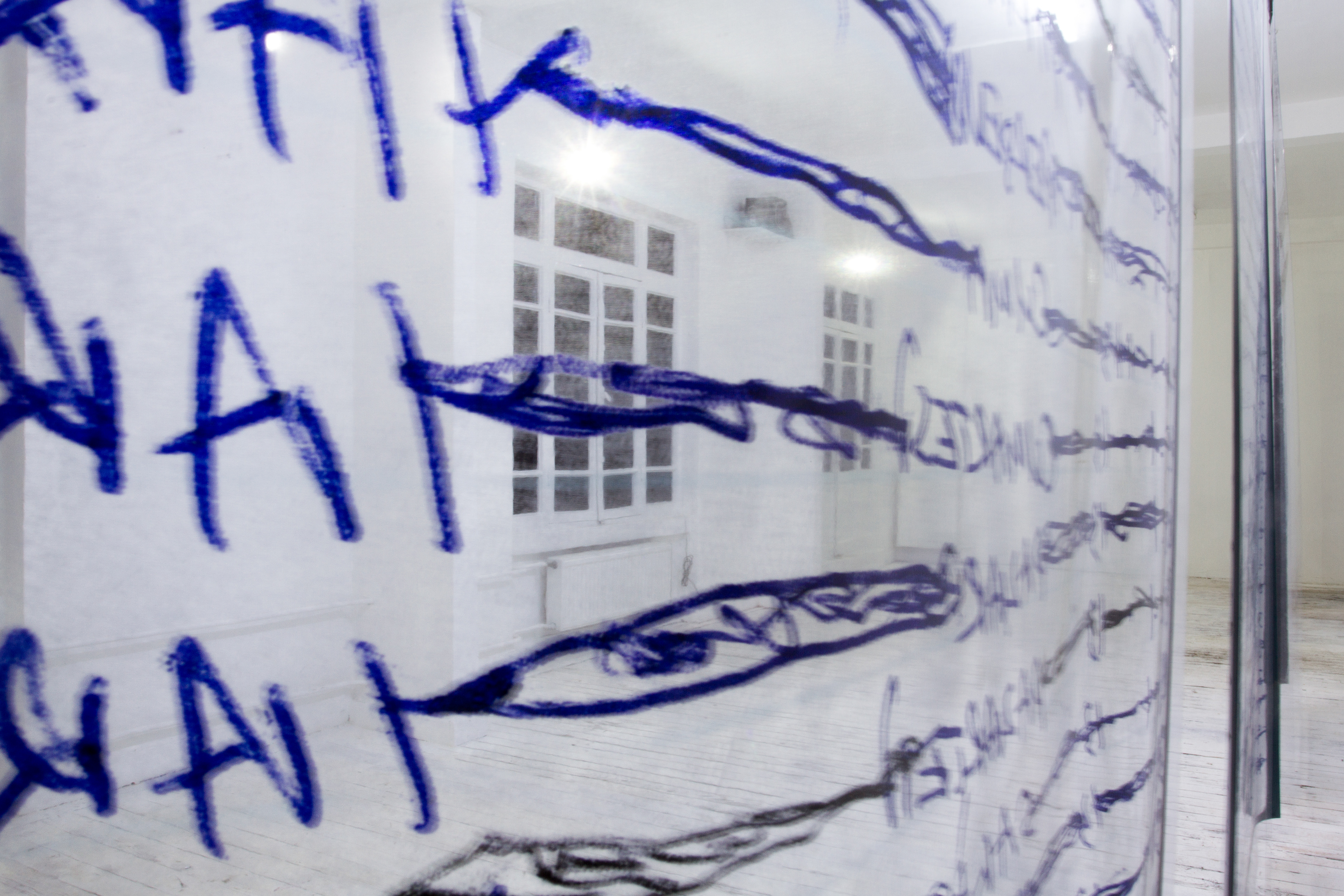 Print on transparent mica, 300x120 cm