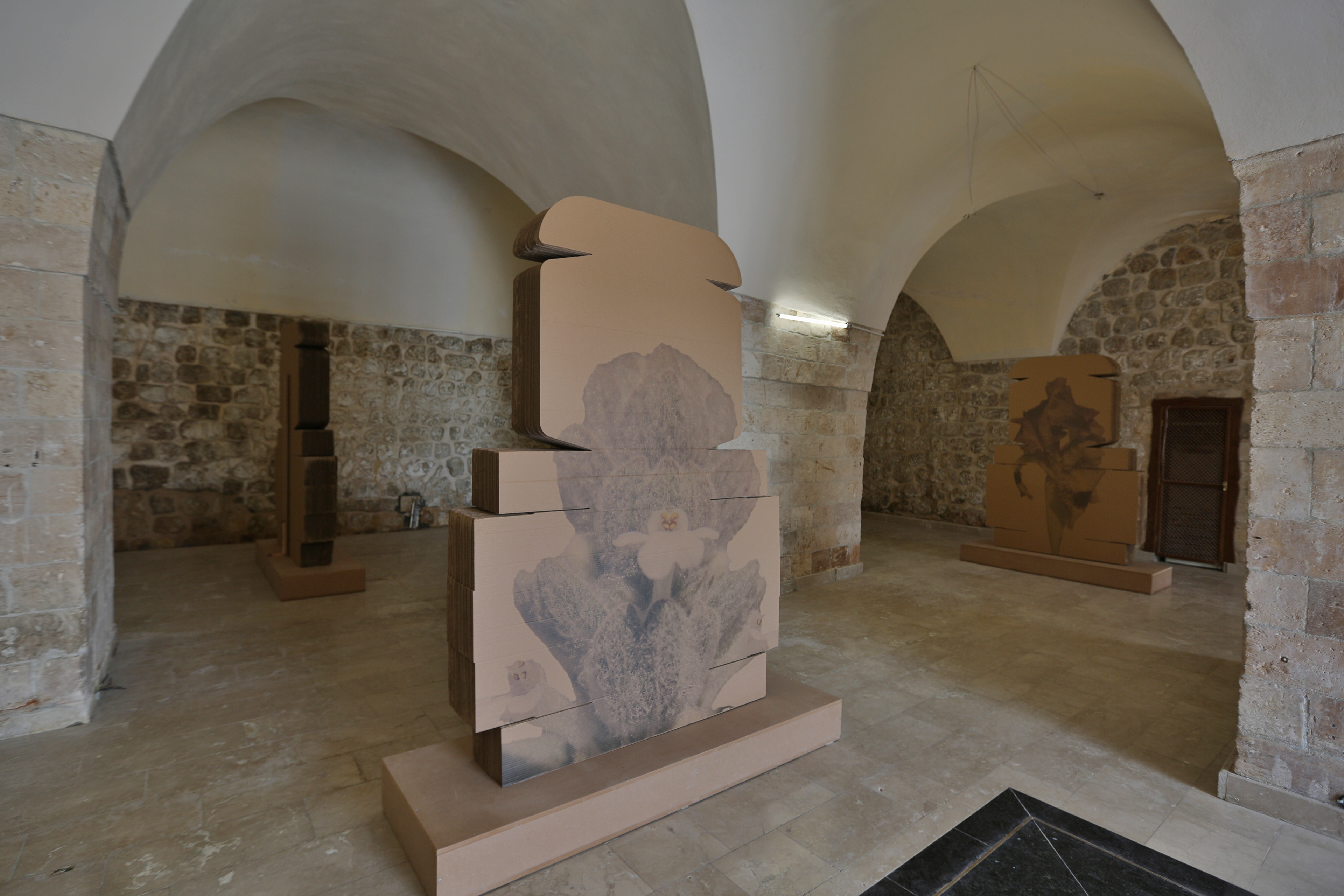 Cardboard box, 220 x 157 x 25 cm 