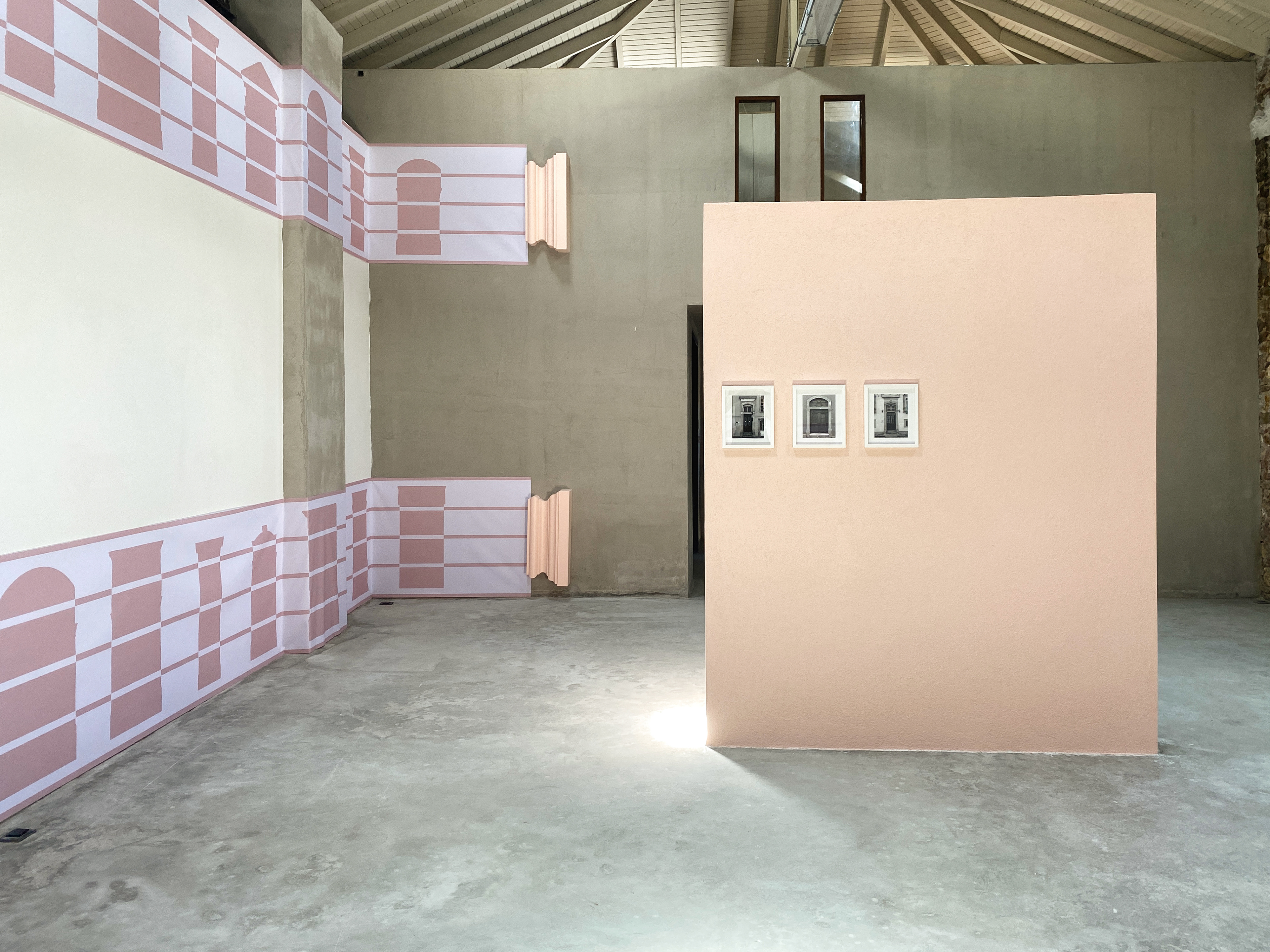“FLATLY FLUTED HORIZONTALLY FORMATED ORDERS,” 2021, two identical Corinthian bases, cast polyurethane, 65x40x10cm