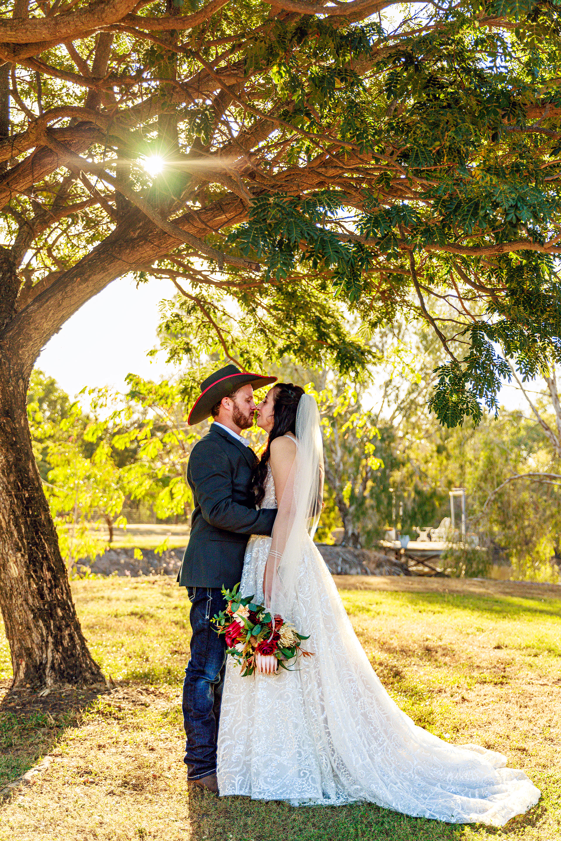 bride and groom golden hour