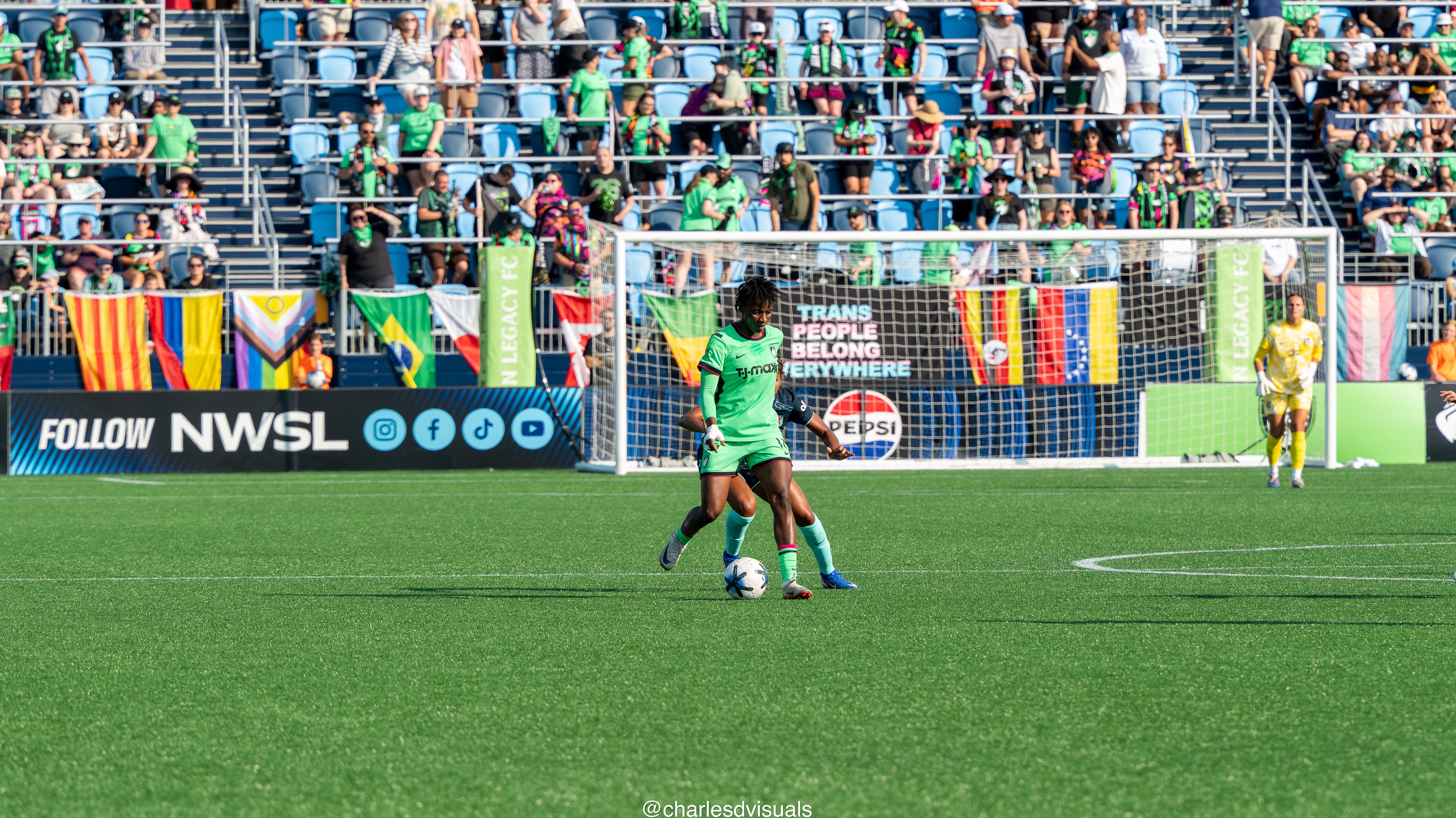 Aïssata Traoré controls the ball for Boston Legacy