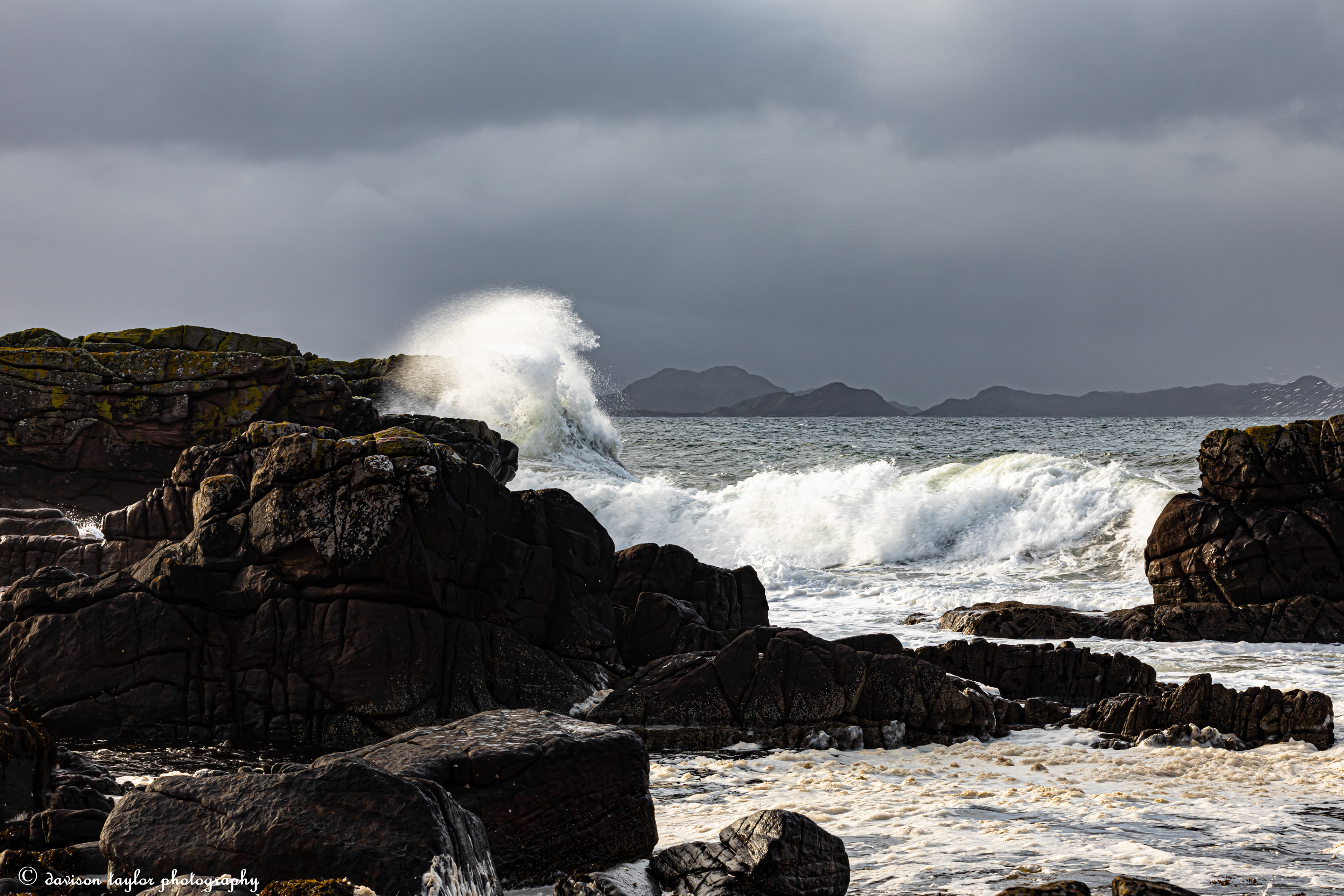 Waves crashing at Lonbain