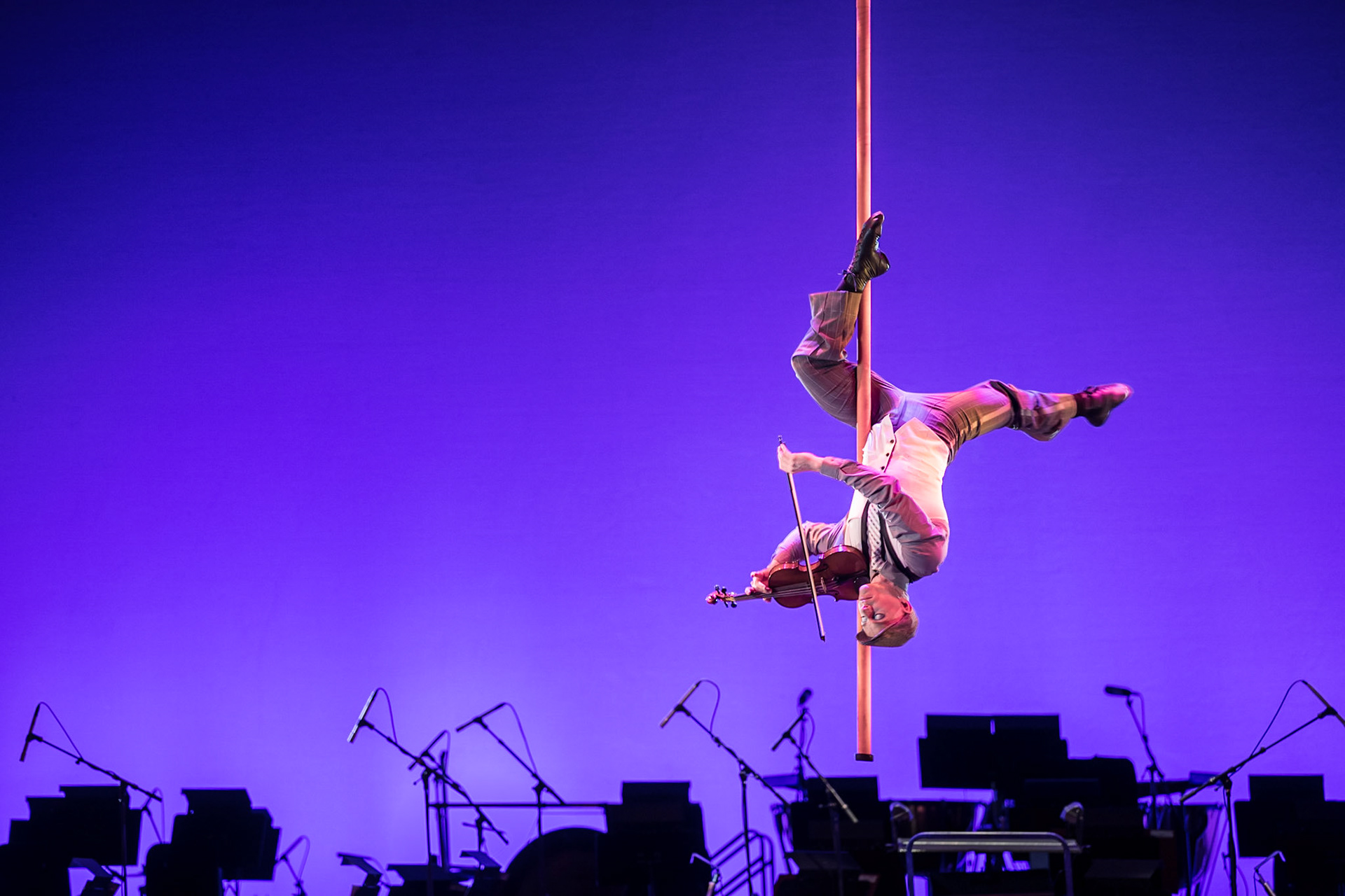 Phoenix symphony performance of the Nutcracker with Cirque du Soleil style performance by the troop Troupe Vertigo