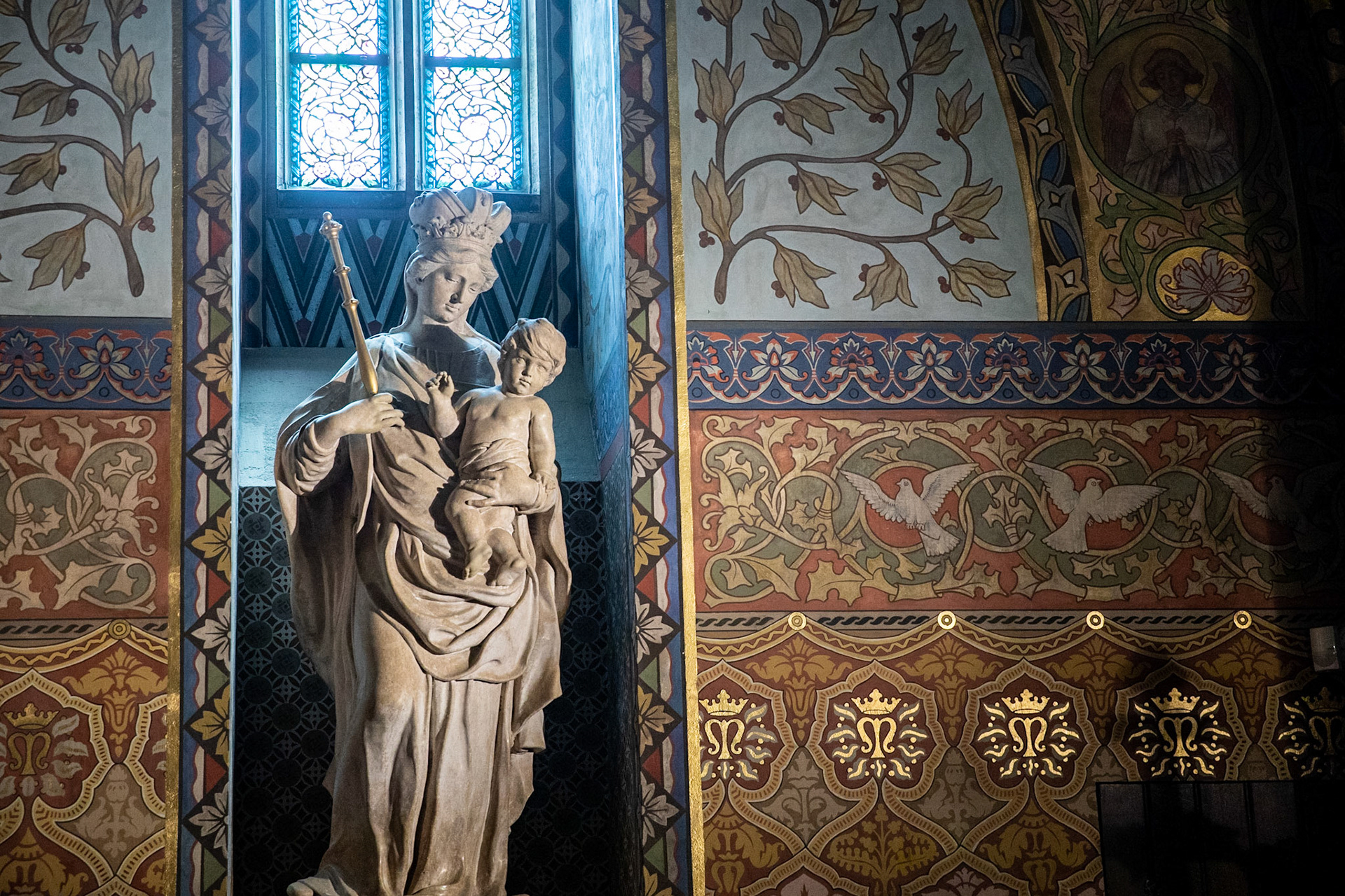 The hidden statue of Mary and Christ in Budapest that scared away the Nazis.