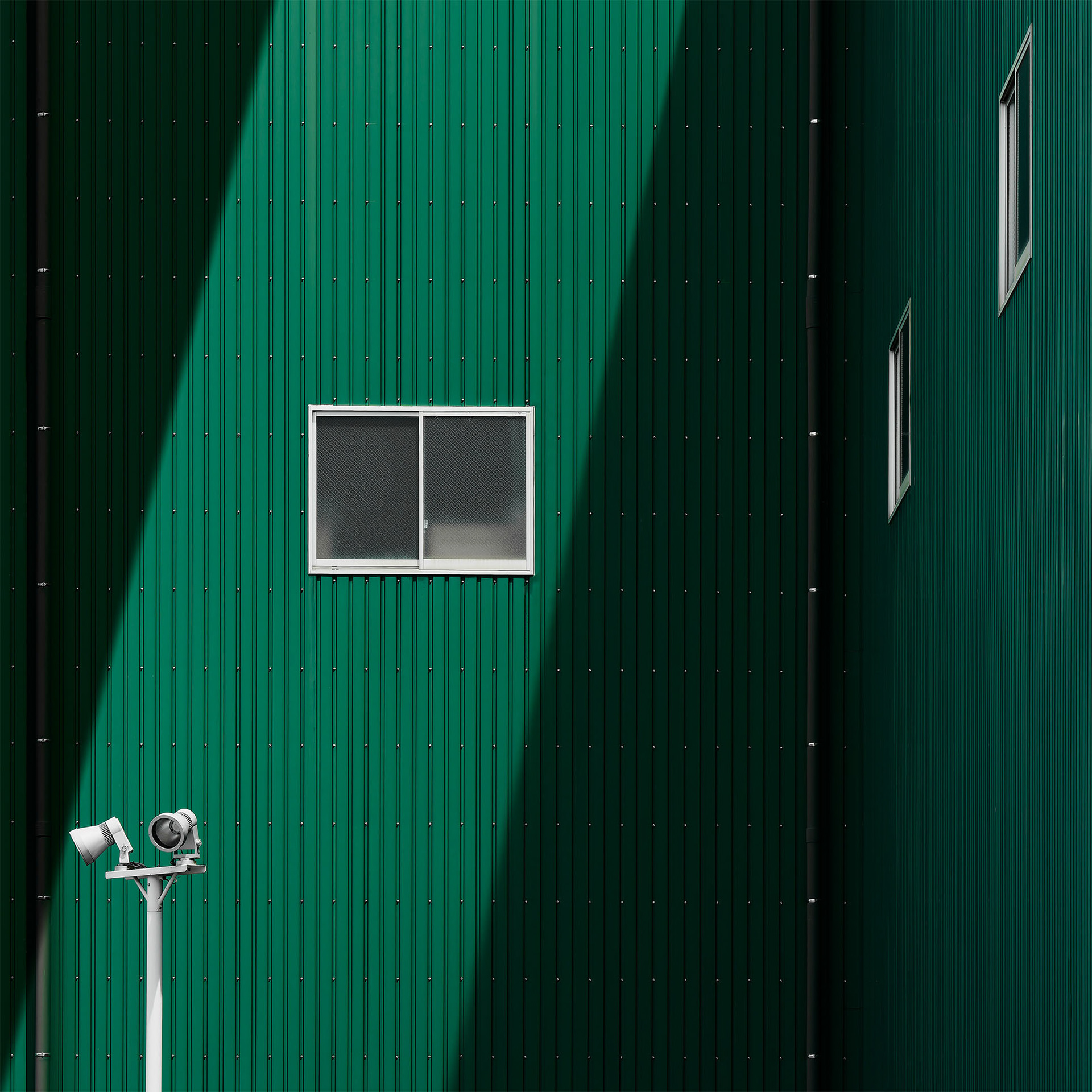 A beam of light pierced the hard wall