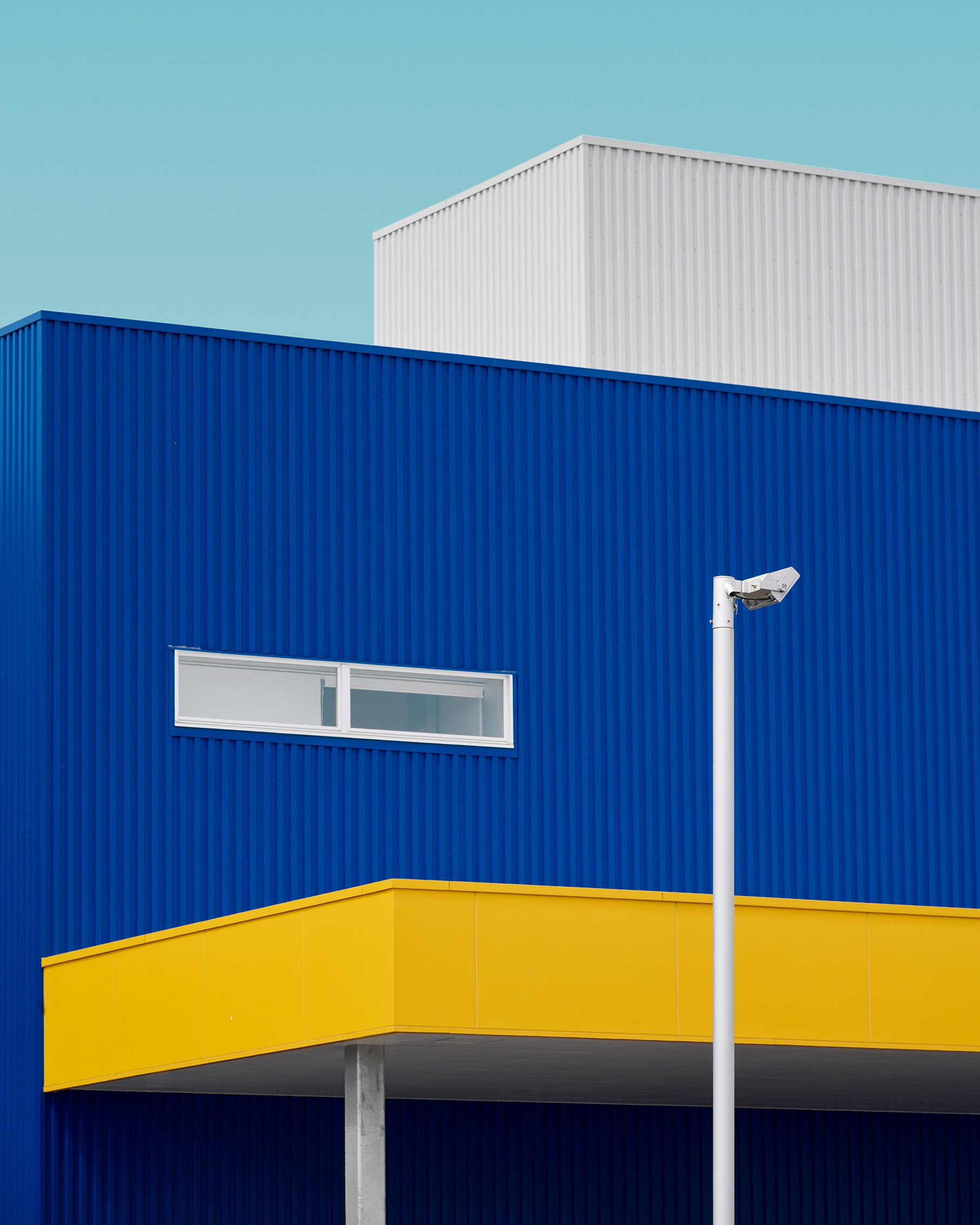 Overlapping metal cladding