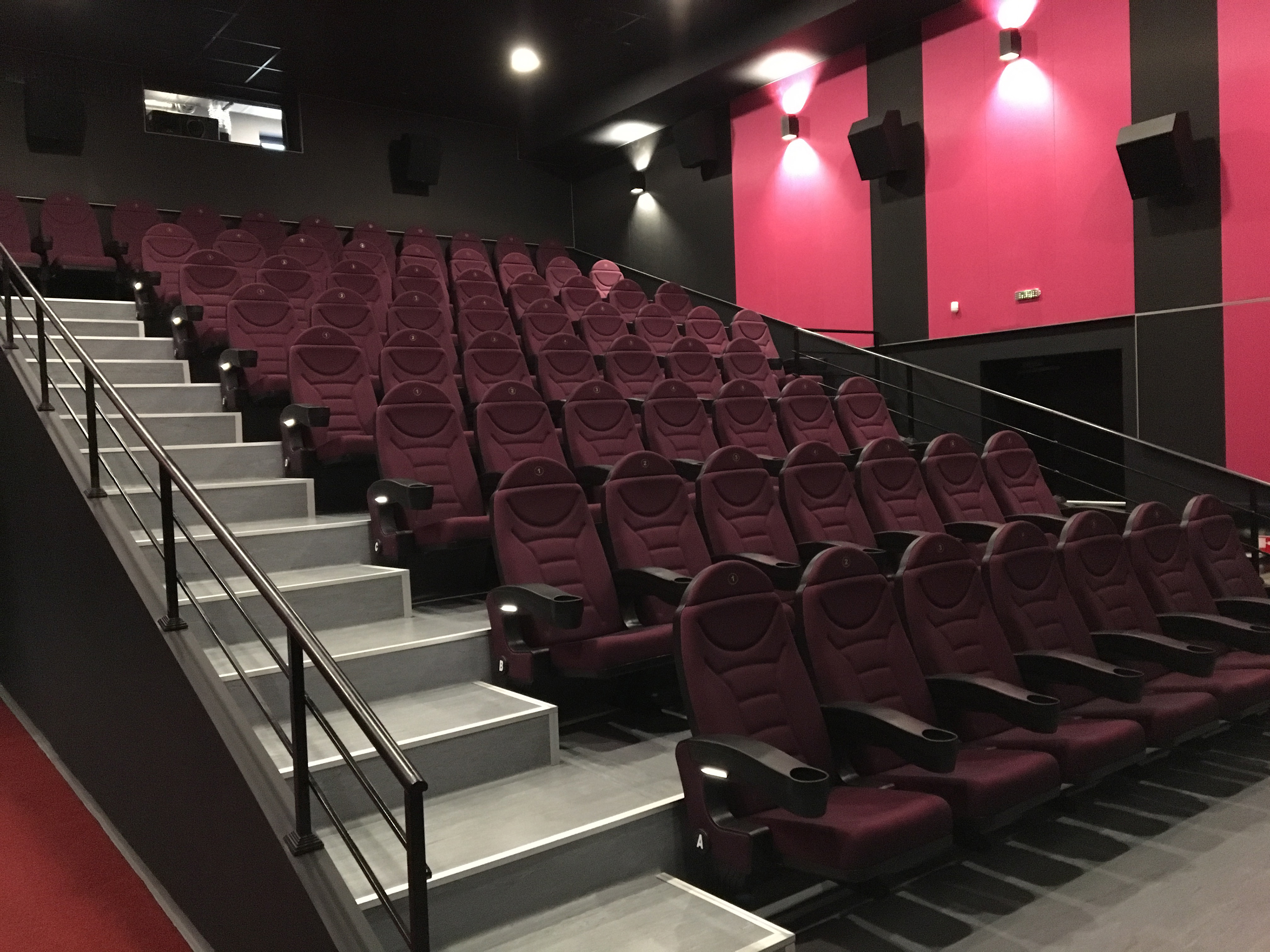 CINELAND КАРЛОВО • 2016 • В ЕКСПЛОАТАЦИЯ • 1 ЗАЛА • РЗП: 200 m²