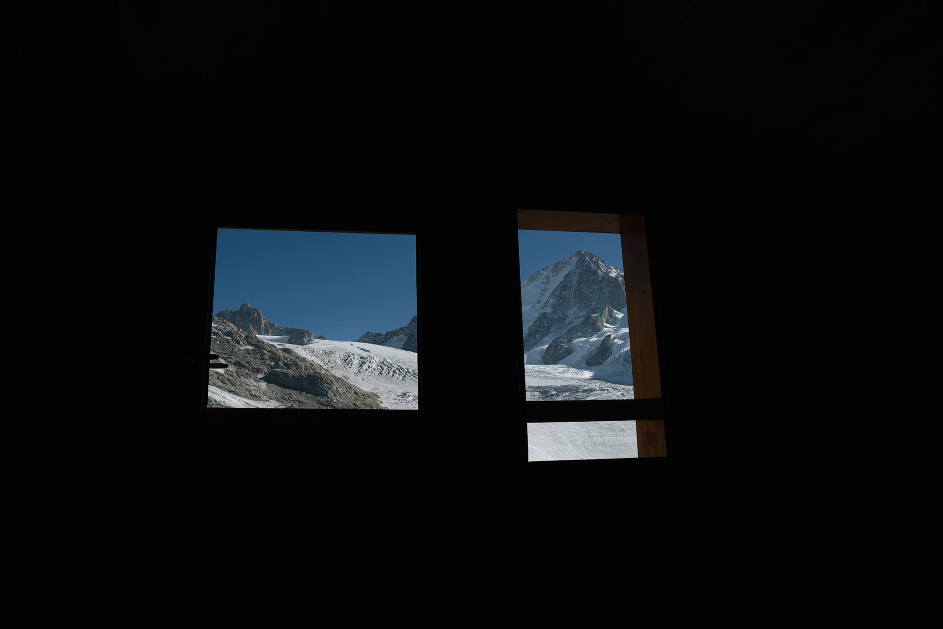 Through the windows of the Albert Premiere Hut