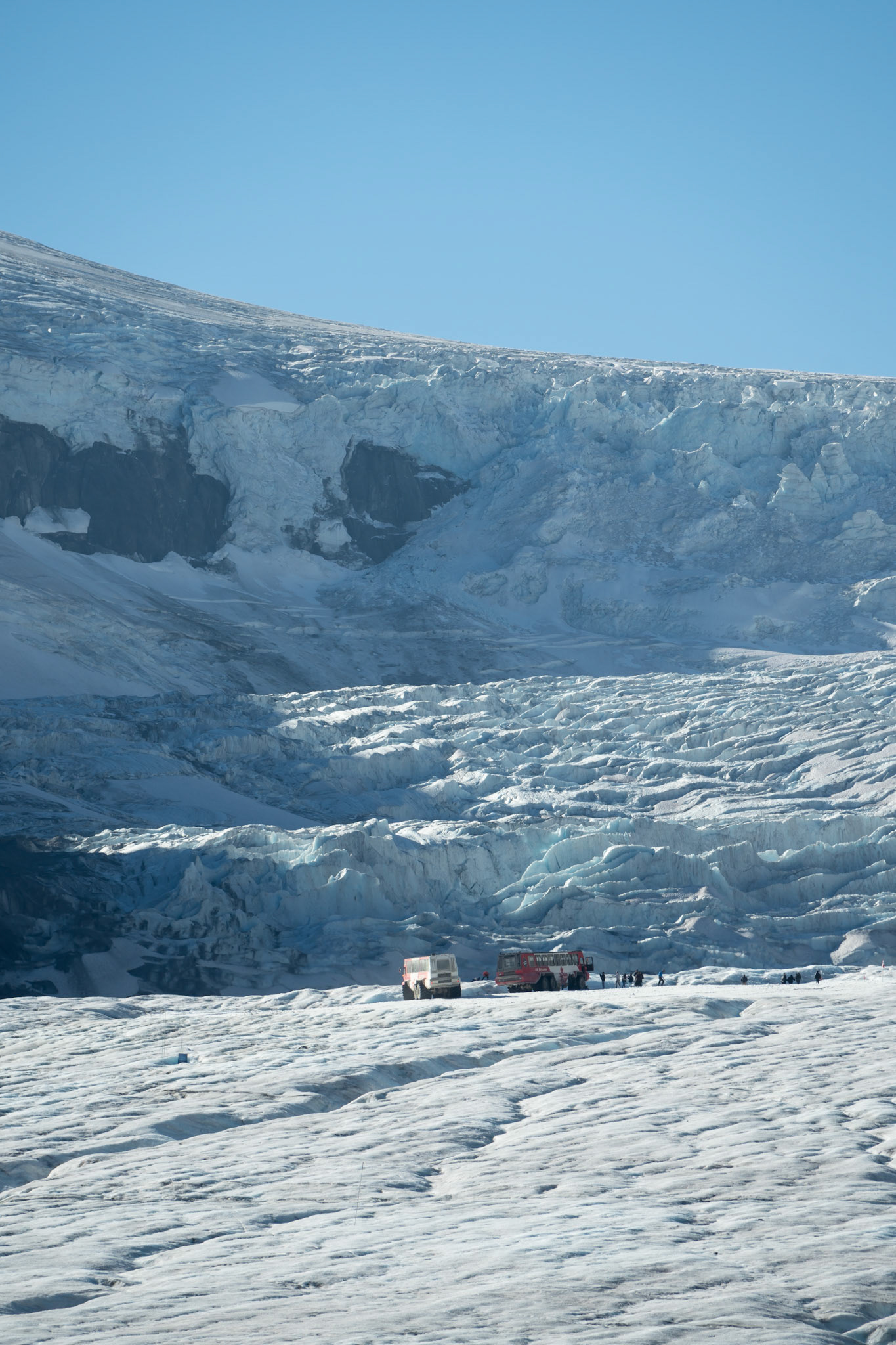 The area smelt like a truck stop from all the buses