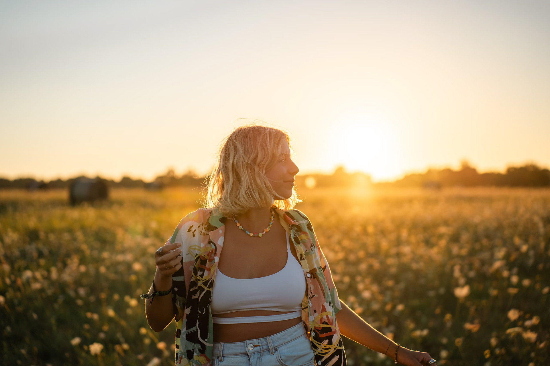Clara, shooting photo sunset
