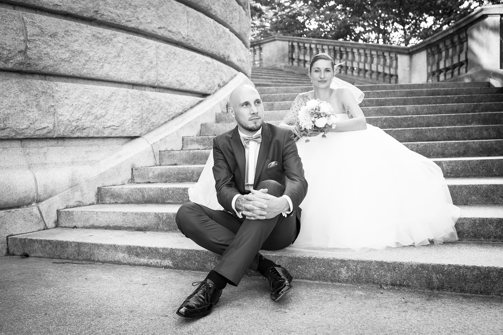 Brautpaar während des Shooting nach der Trauung an der Glienicker Brücke an der Havel von Potsdam nach Berlin.