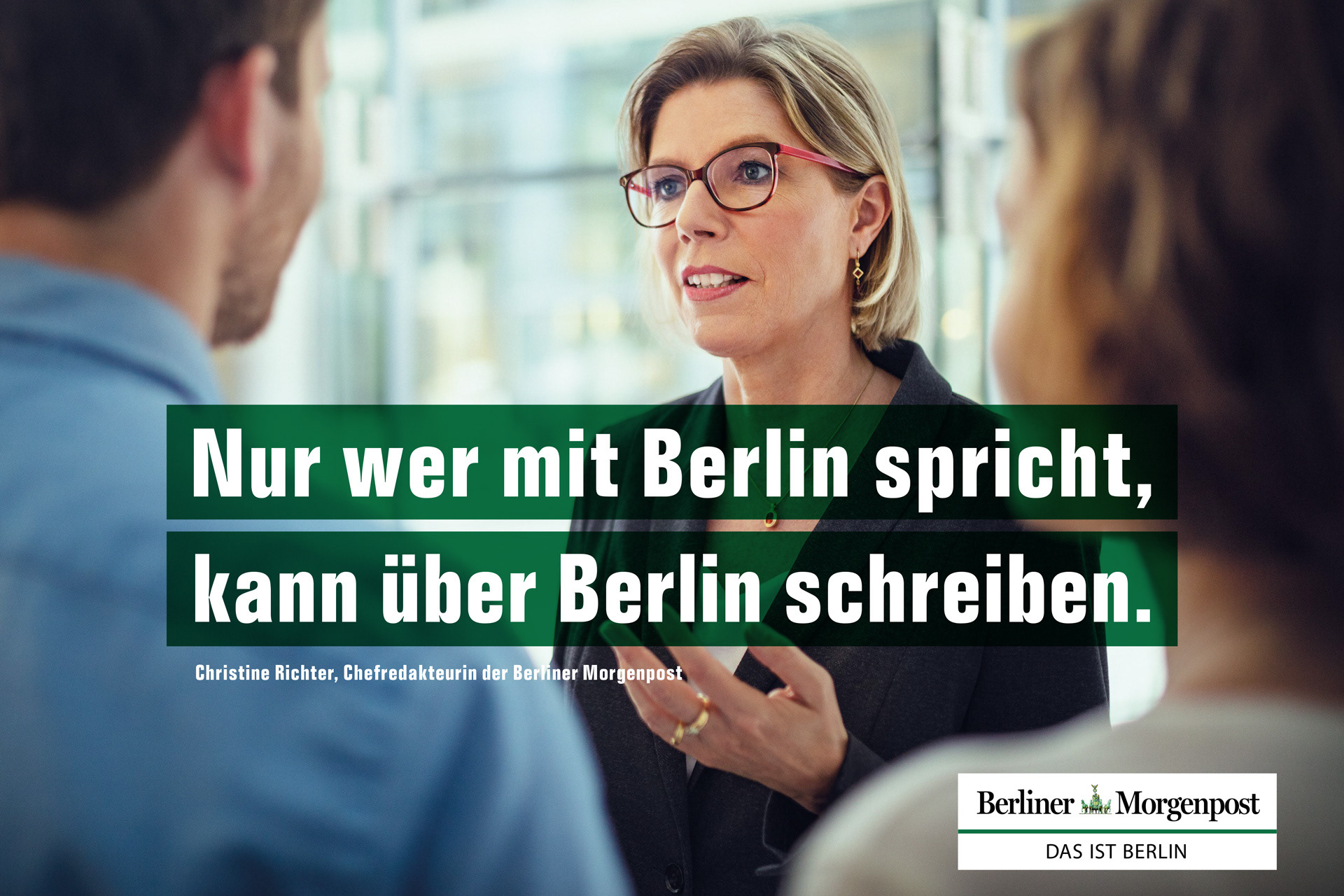 photo motif 3: Christine Richter listens to Berlin people