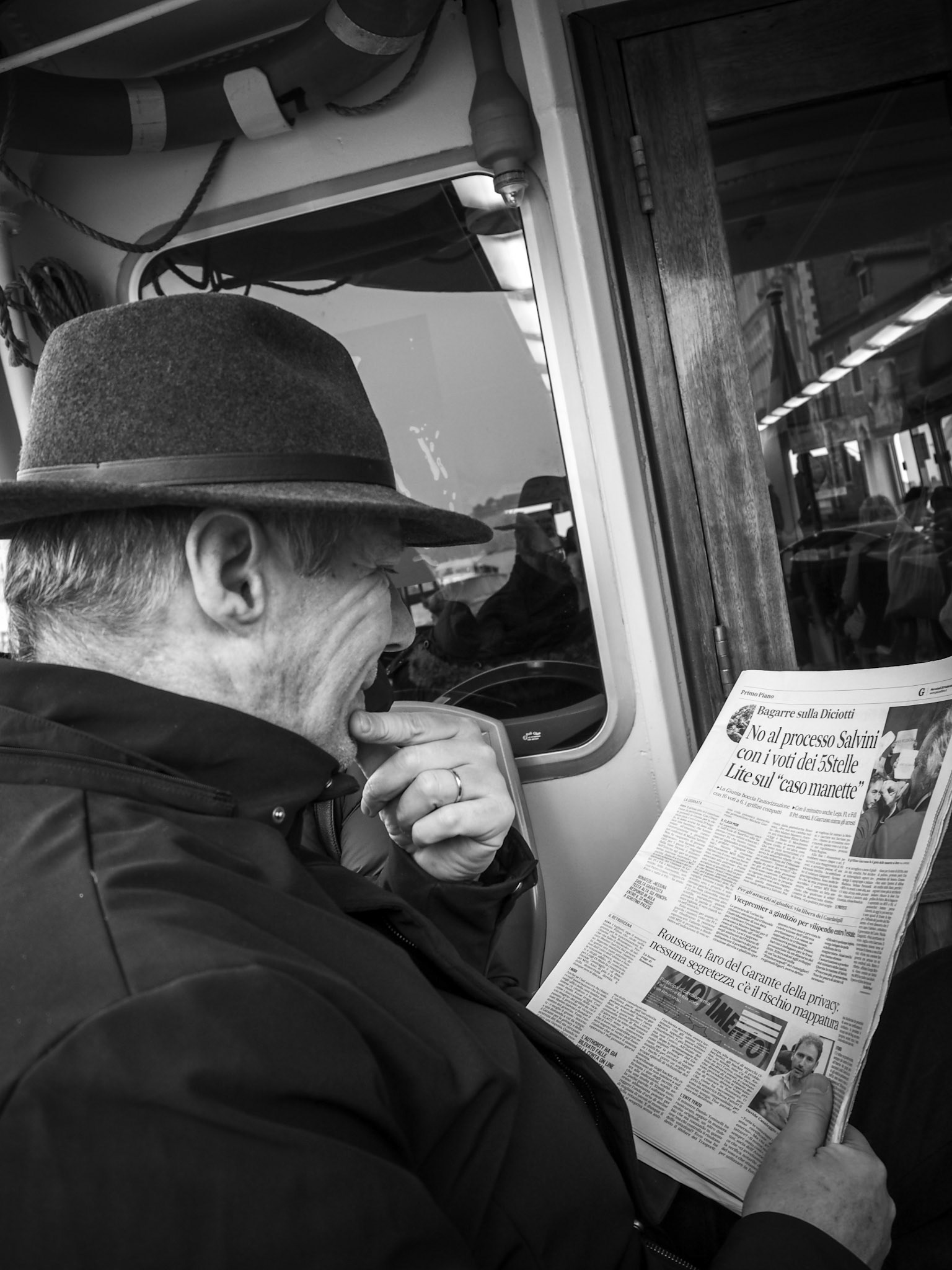 Newspaper commuting