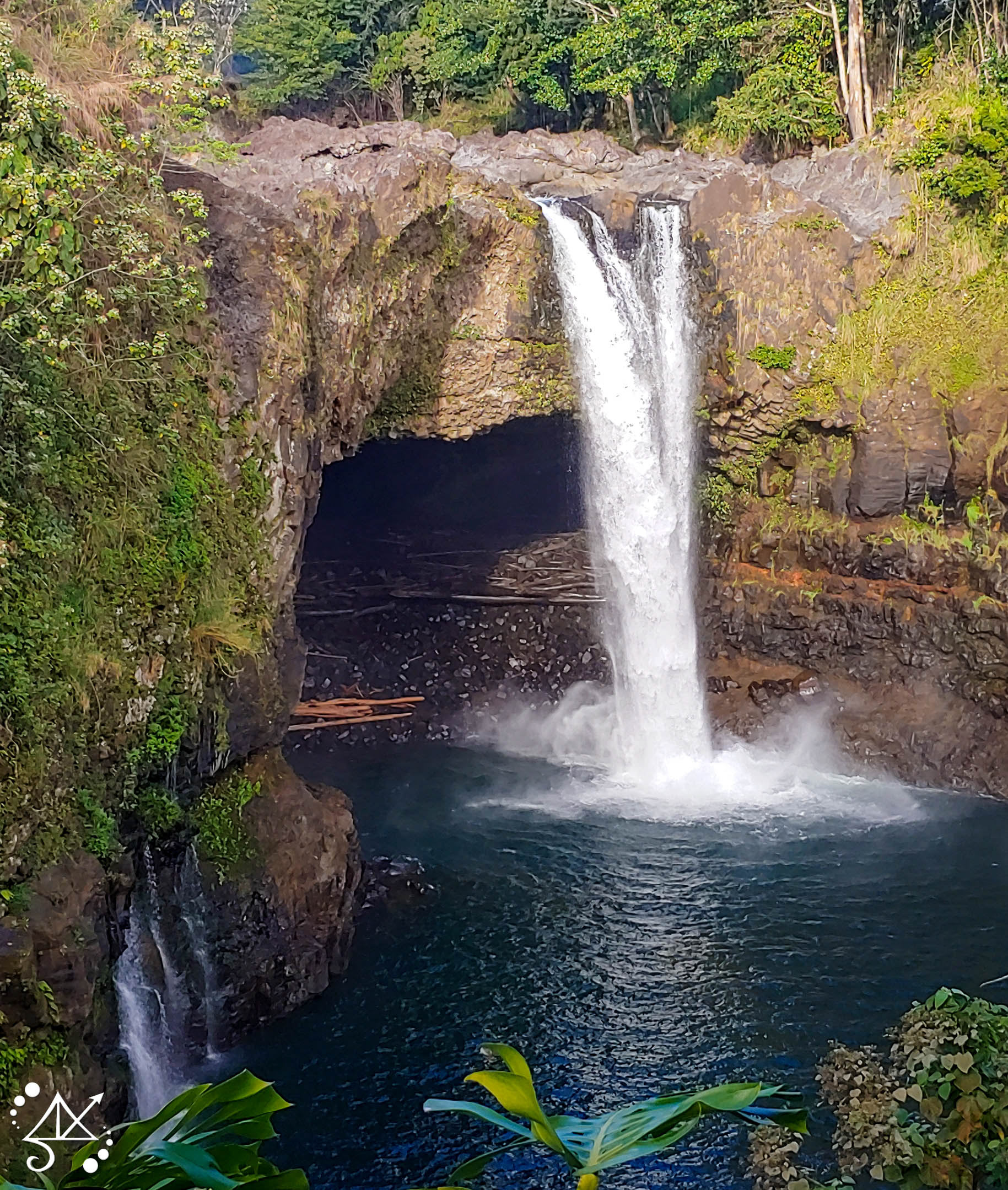 Rainbow Falls Hawai'i 2021