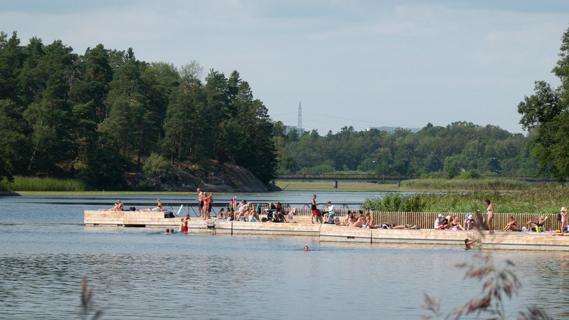 Plage de la banlieue suédoise