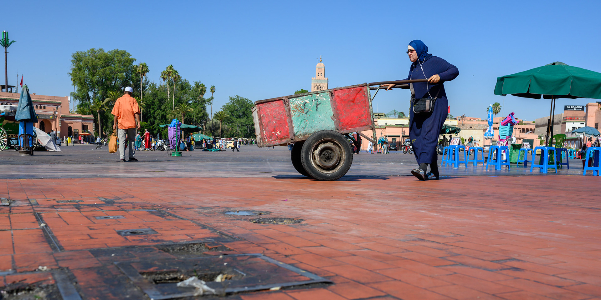Settin up shop in the morning at the Medina