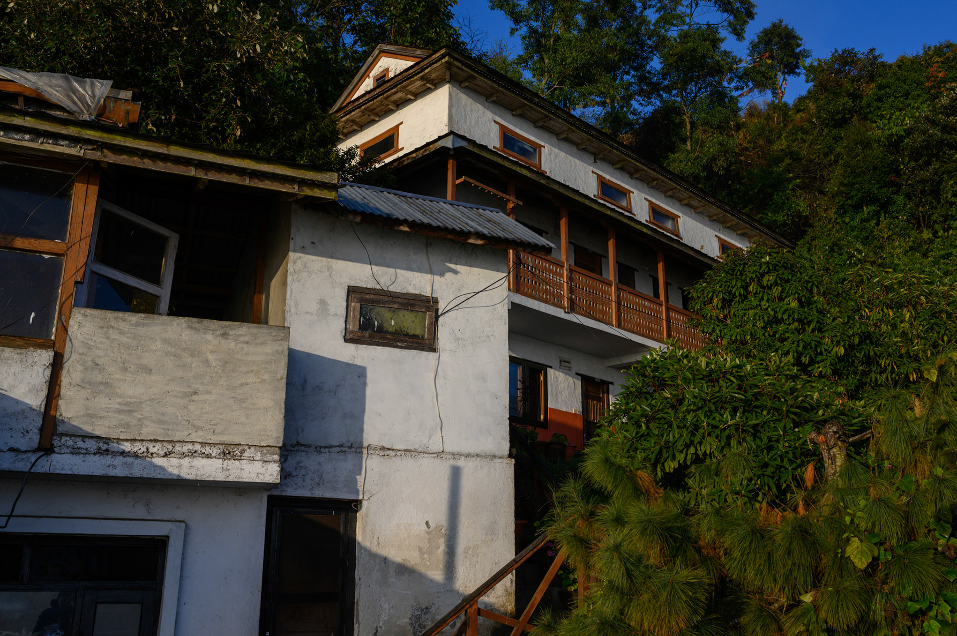 The Everest Manla resort was beautiful, charming, old world. It's general feeling of benign neglect added a nostalgic feeling for glory days past.