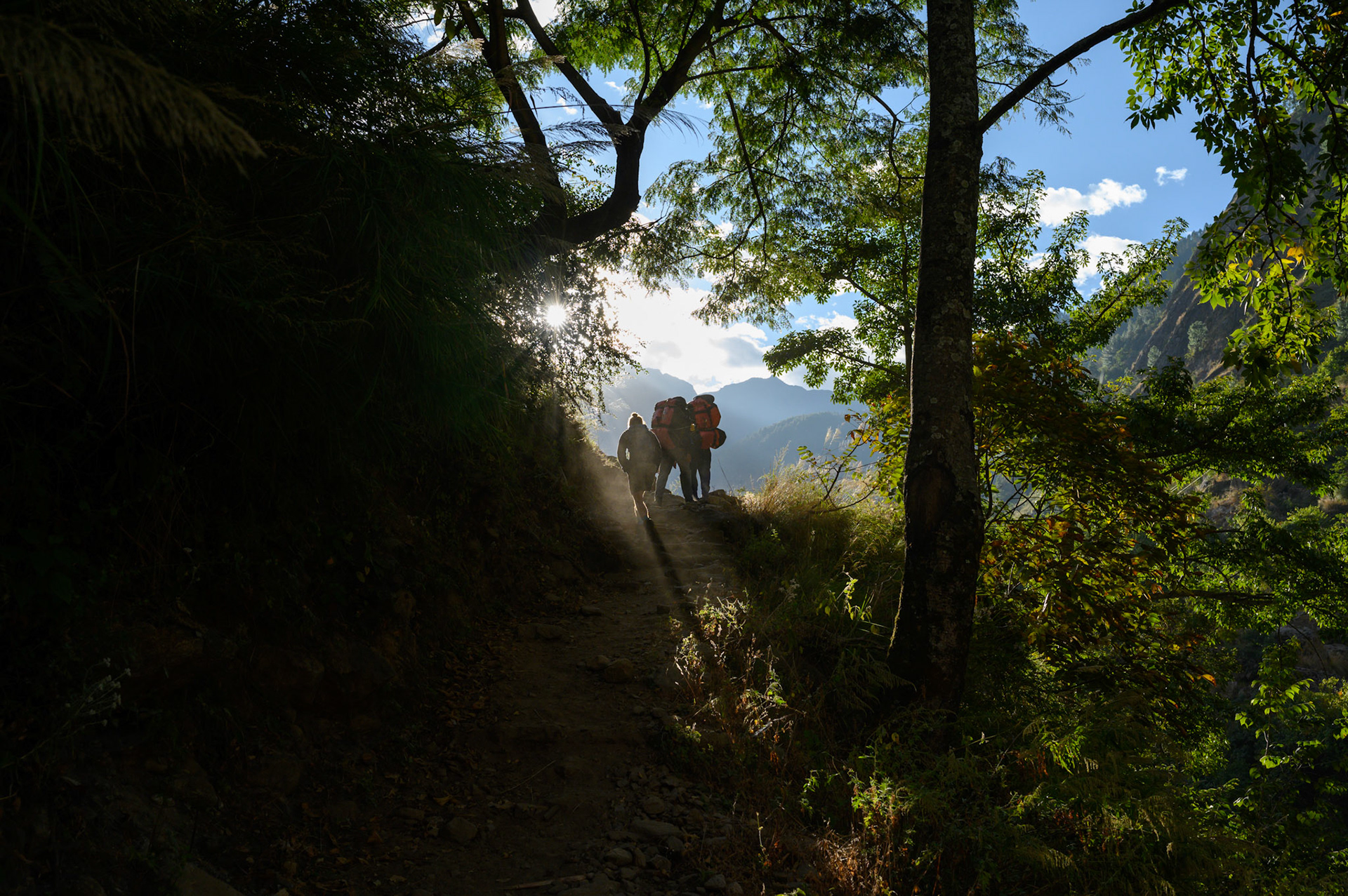Max, Sujan, and Dik in the morning sun on teh first day.