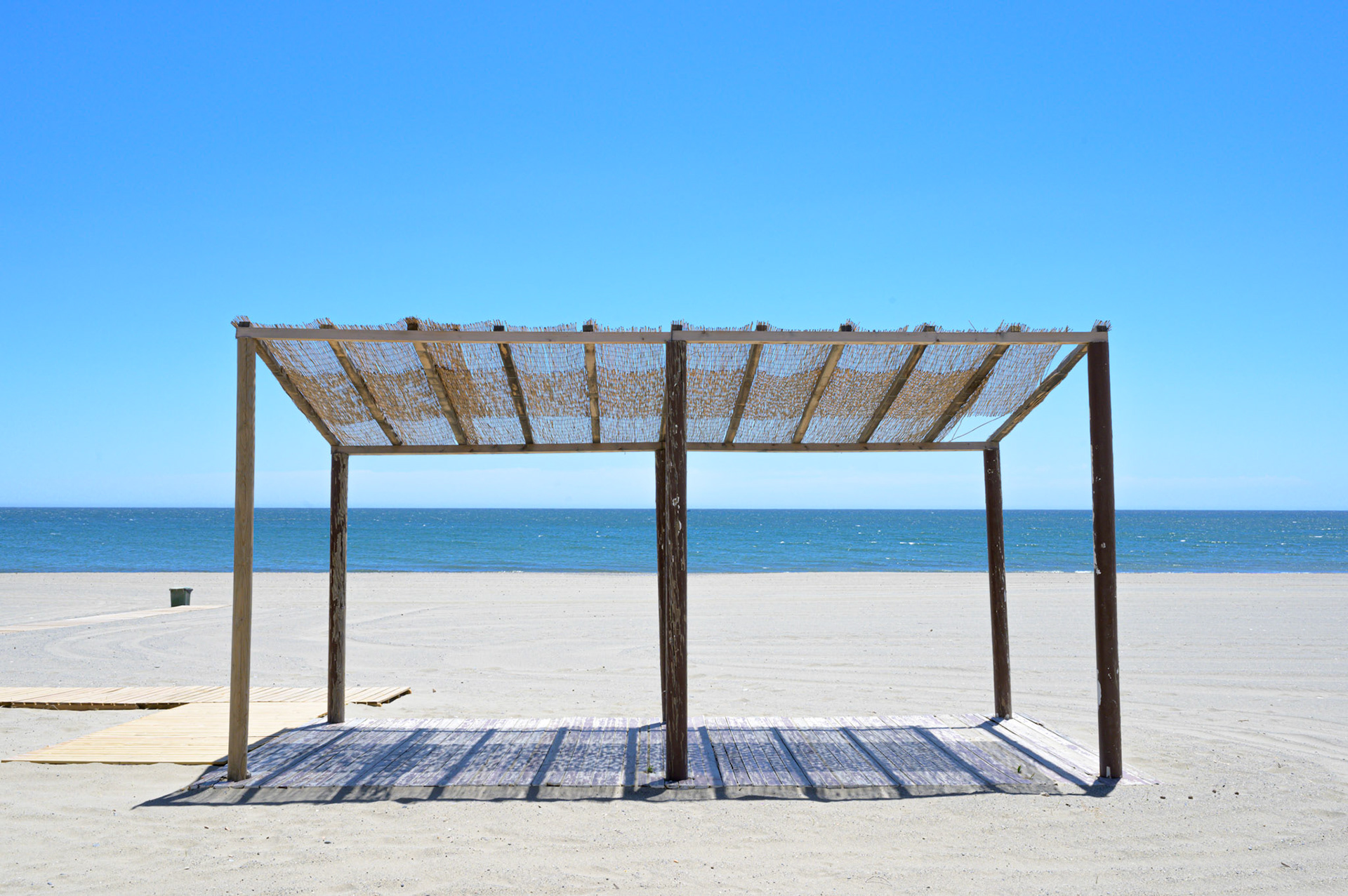 Estepona beach hot and deserted