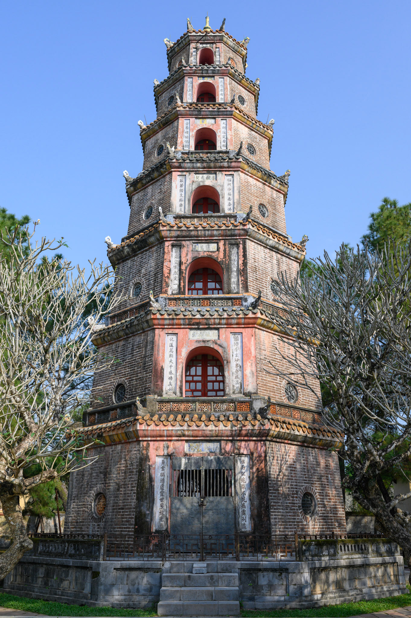 Stopping at the famous Hue pagoda on a boat trip to Hue centre.