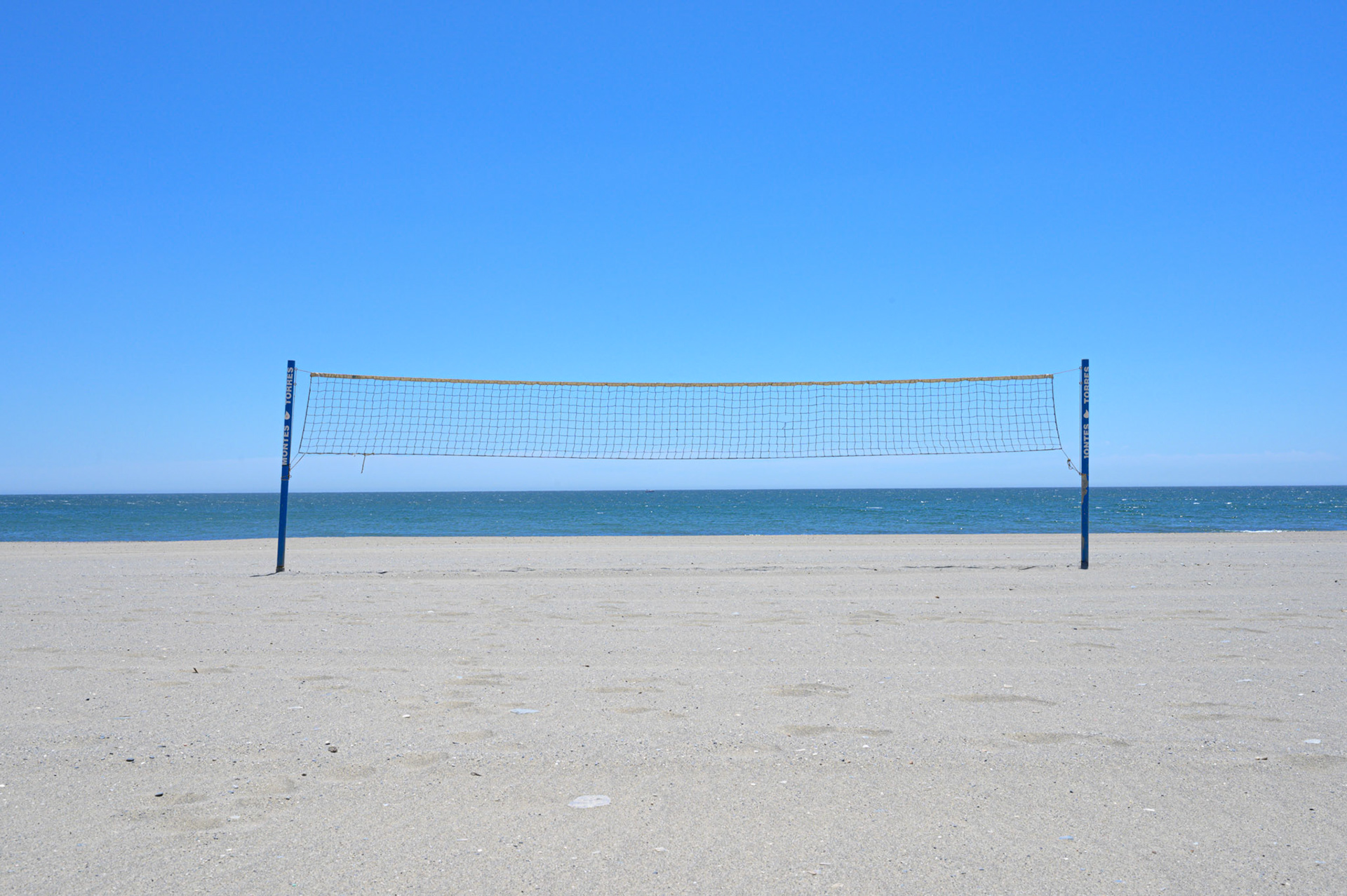 Estepona beach hot and deserted